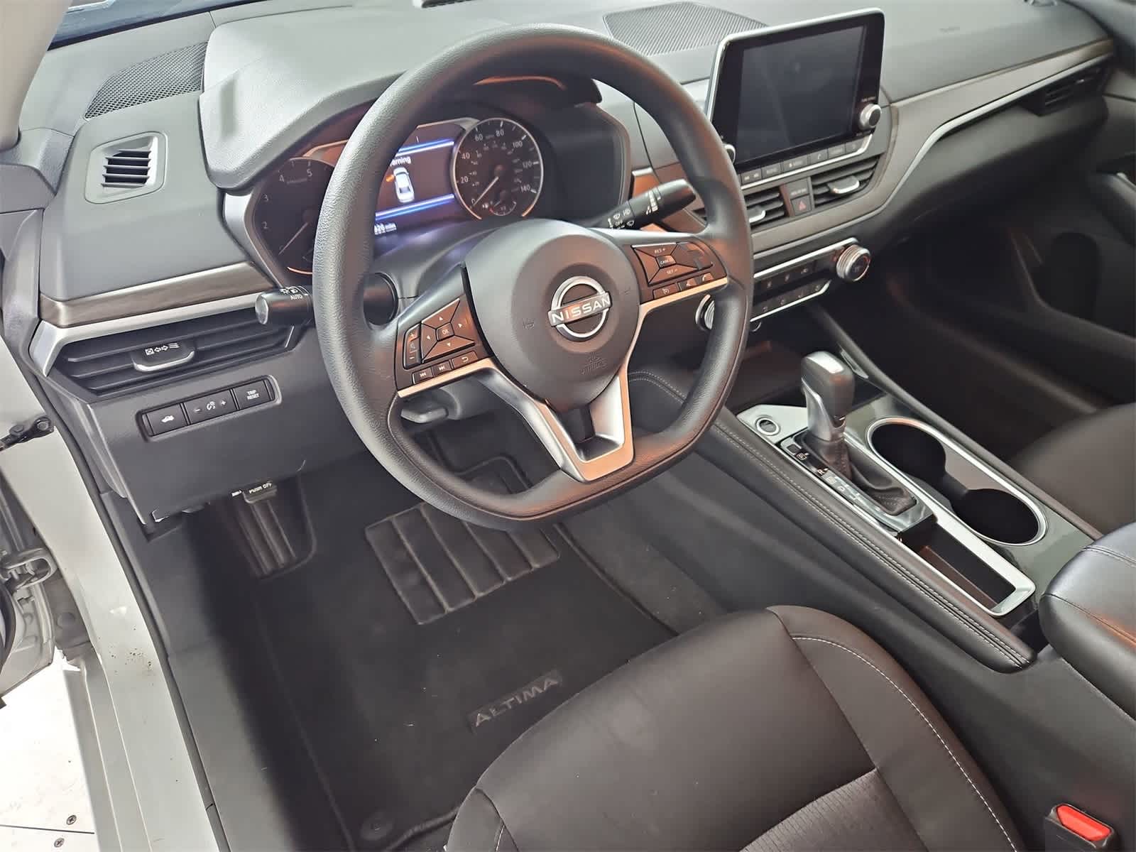 2023 Nissan Altima 2.5 SV photo 2