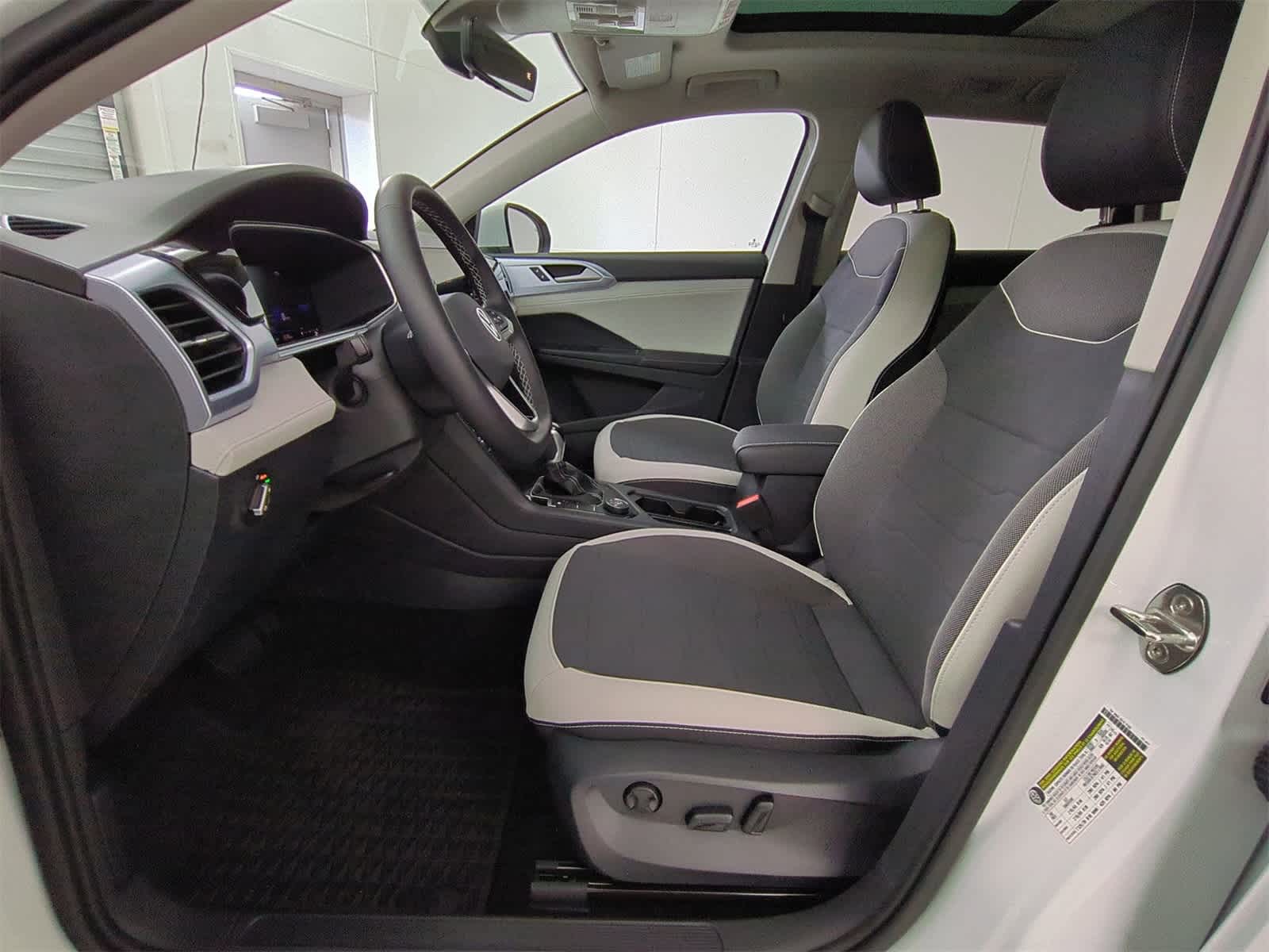 Thumbnail: 2025 Volkswagen Taos - 16