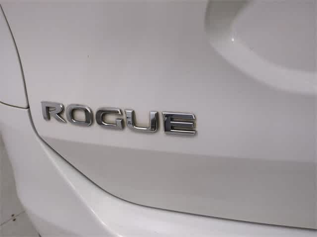 2014 Nissan Rogue SV 11