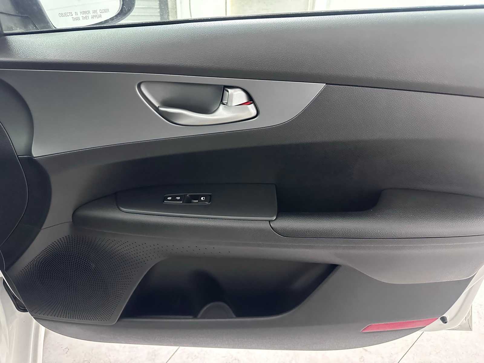 Thumbnail: 2021 Kia Forte - 28