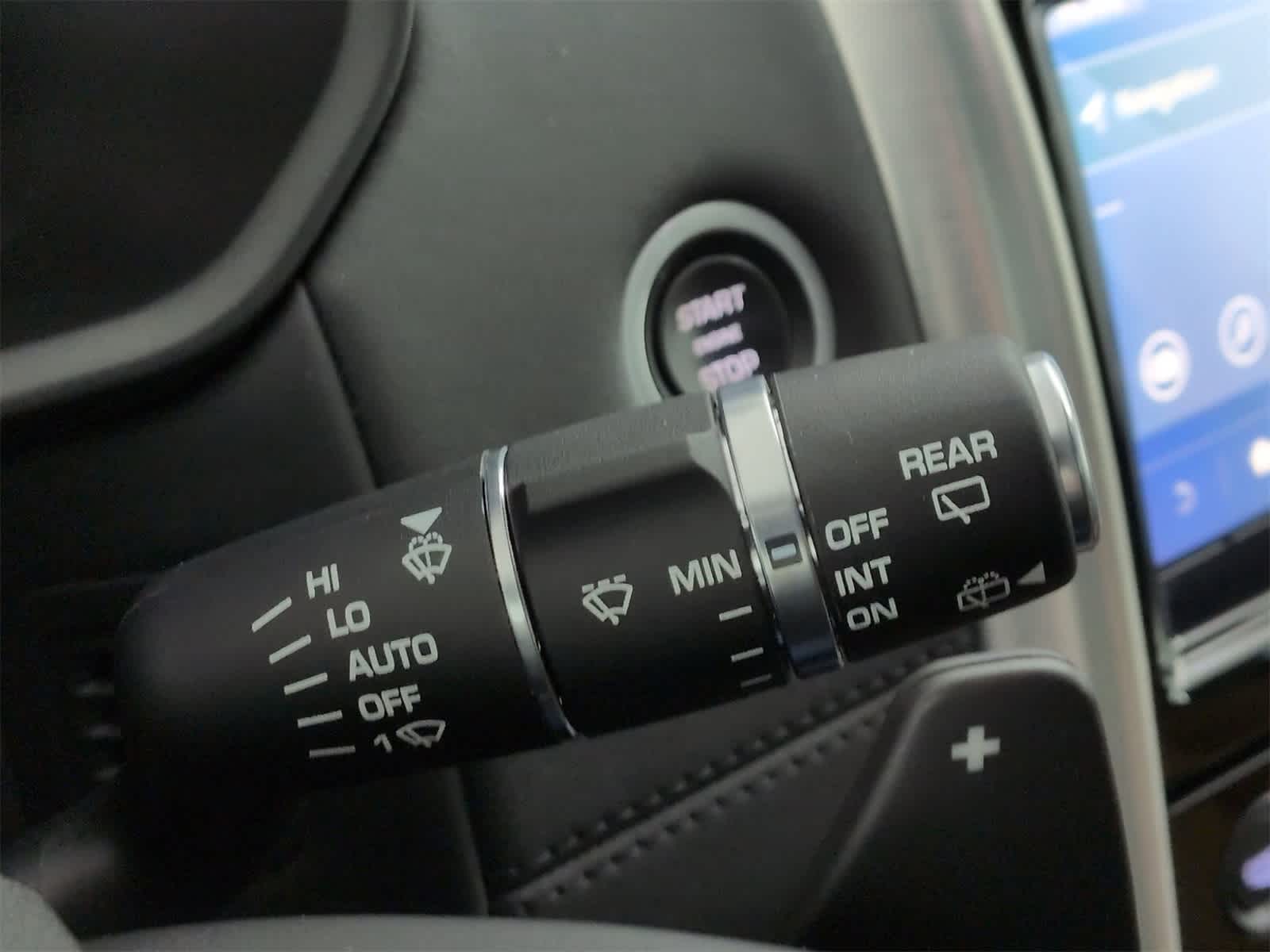 Thumbnail: 2020 Land Rover Discovery - 26