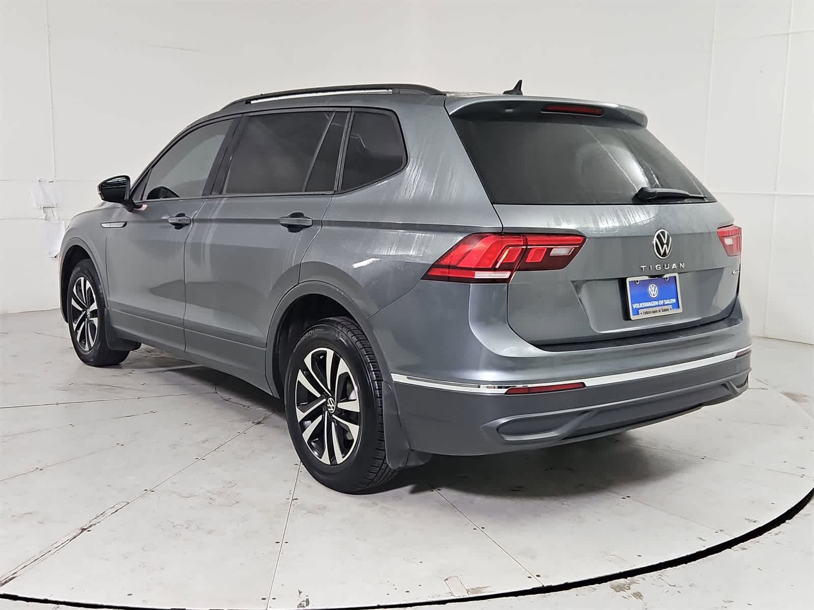 Thumbnail: 2022 Volkswagen Tiguan - 4
