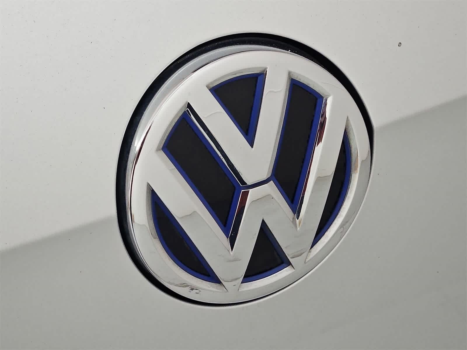 2016 Volkswagen e-Golf SE 10