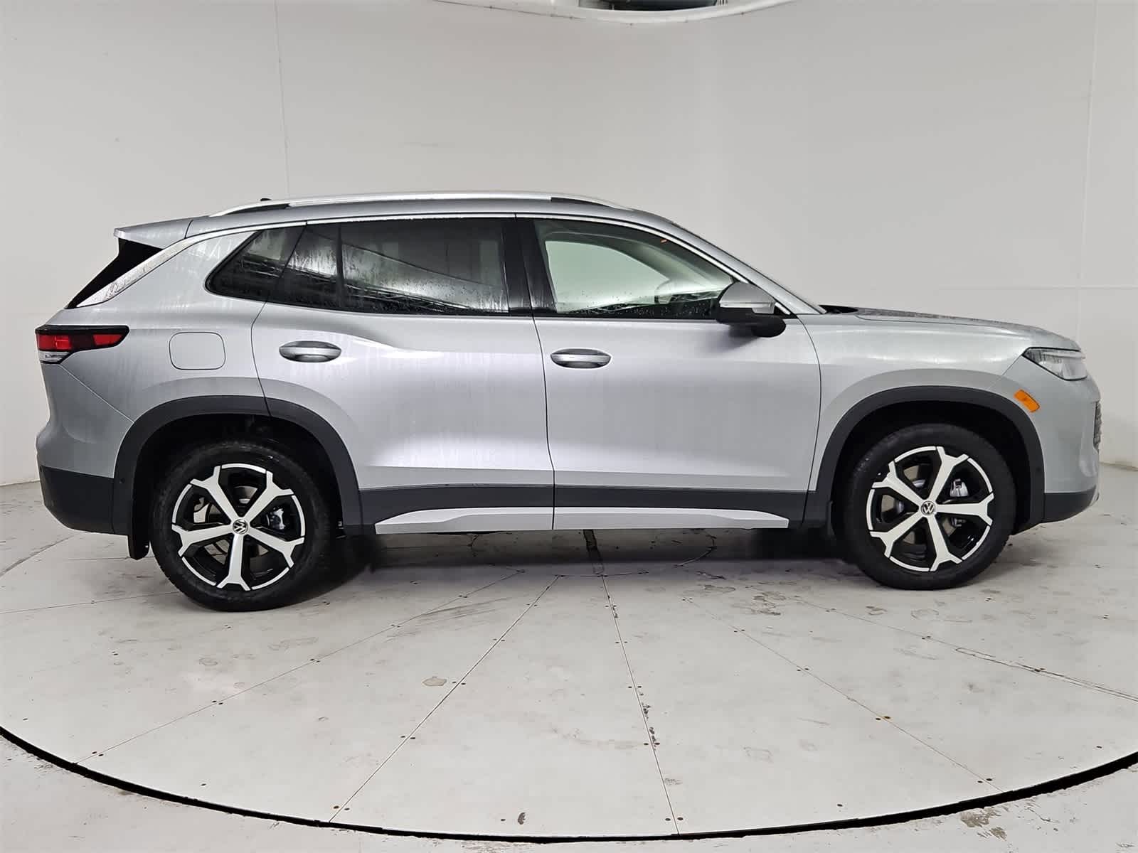 Thumbnail: 2025 Volkswagen Tiguan - 7