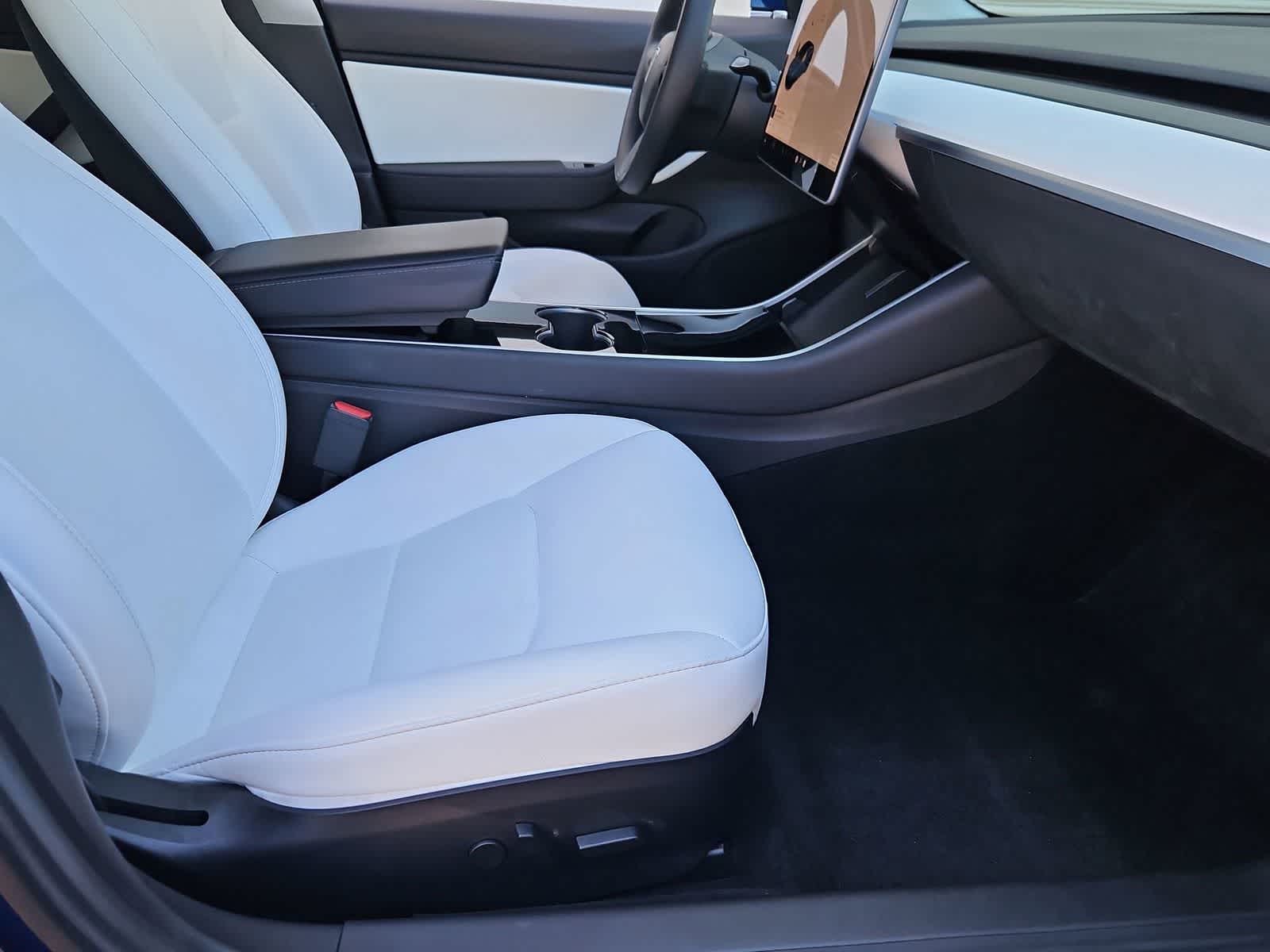 Thumbnail: 2020 Tesla Model 3 - 23