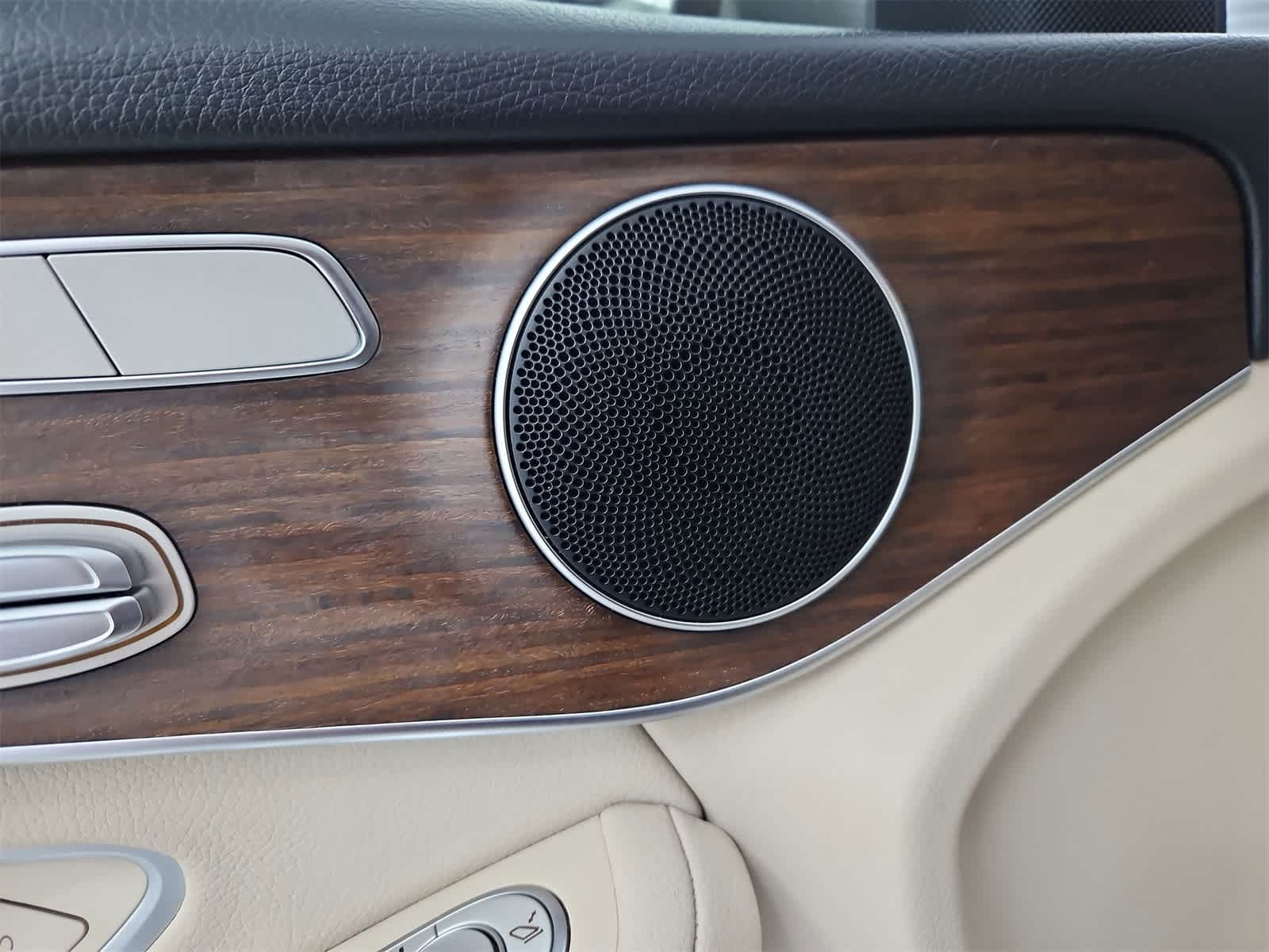 Thumbnail: 2022 Mercedes-Benz GLC - 32