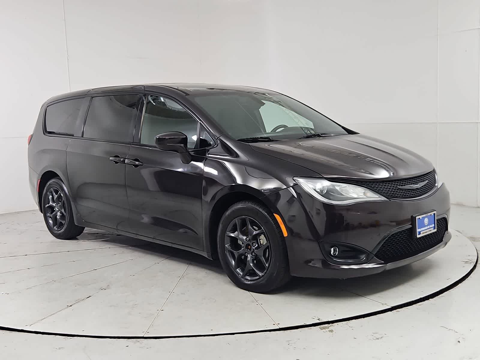 Thumbnail: 2018 Chrysler Pacifica - 8