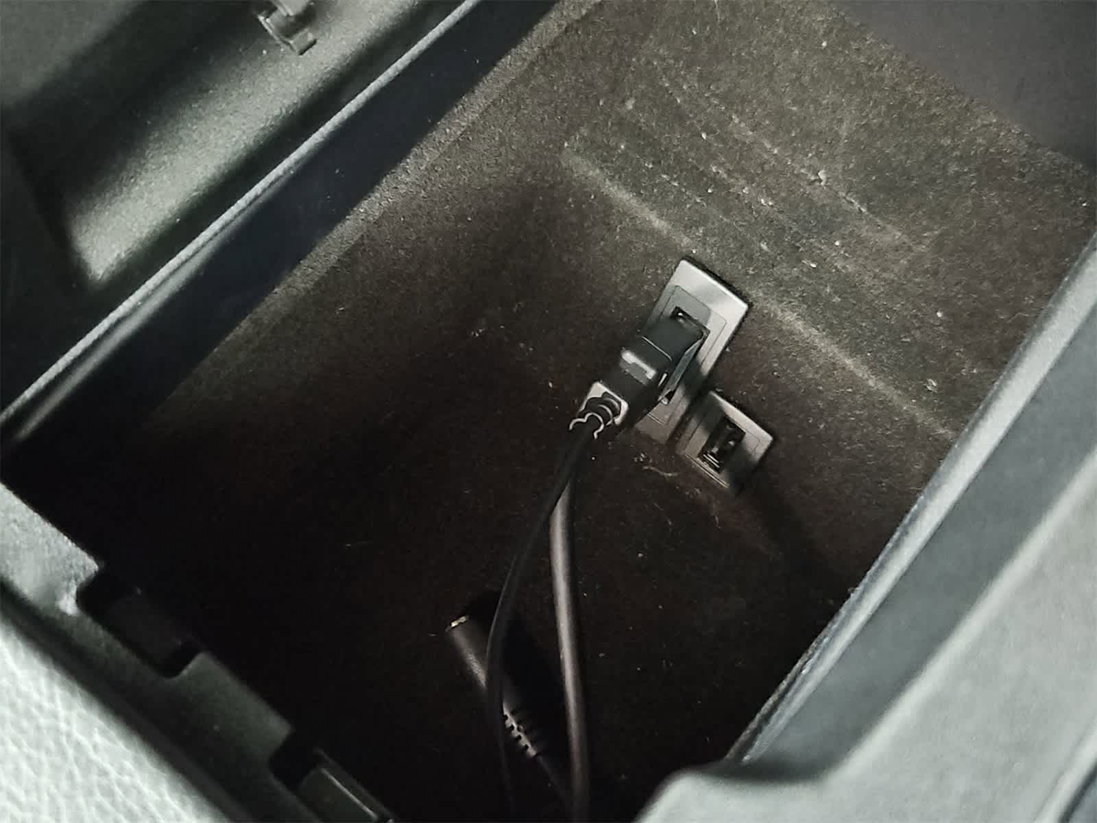 Thumbnail: 2014 Mercedes-Benz E-Class - 32