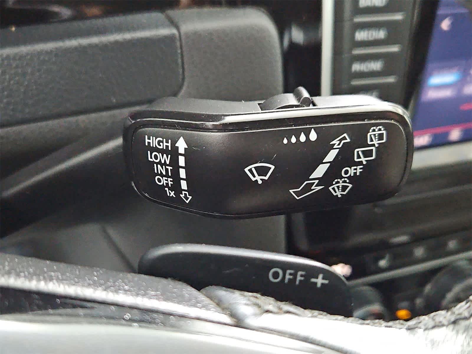 2015 Volkswagen e-Golf SE 27