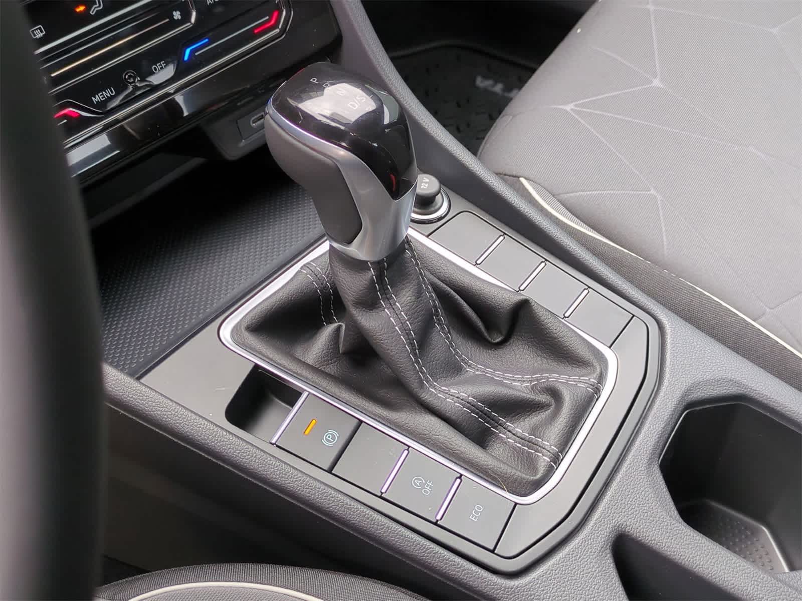 Thumbnail: 2025 Volkswagen Jetta - 32