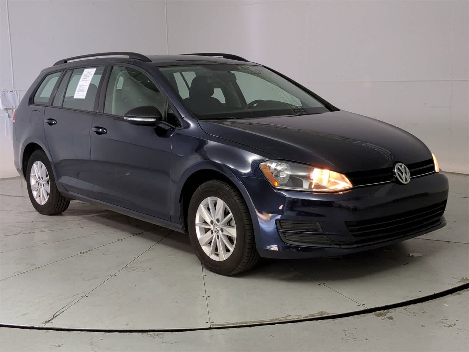 Thumbnail: 2015 Volkswagen e-Golf - 8