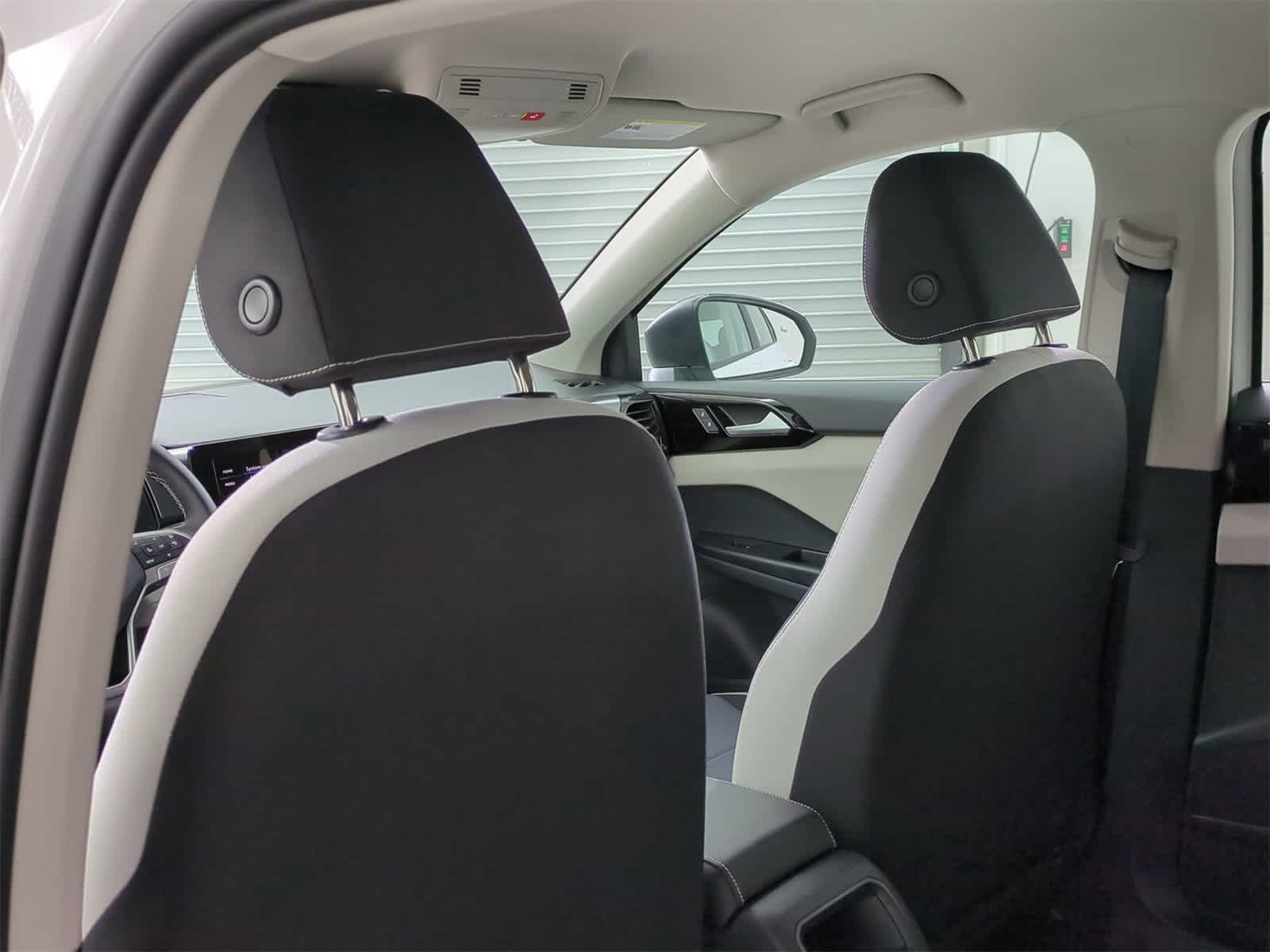 Thumbnail: 2025 Volkswagen Taos - 18