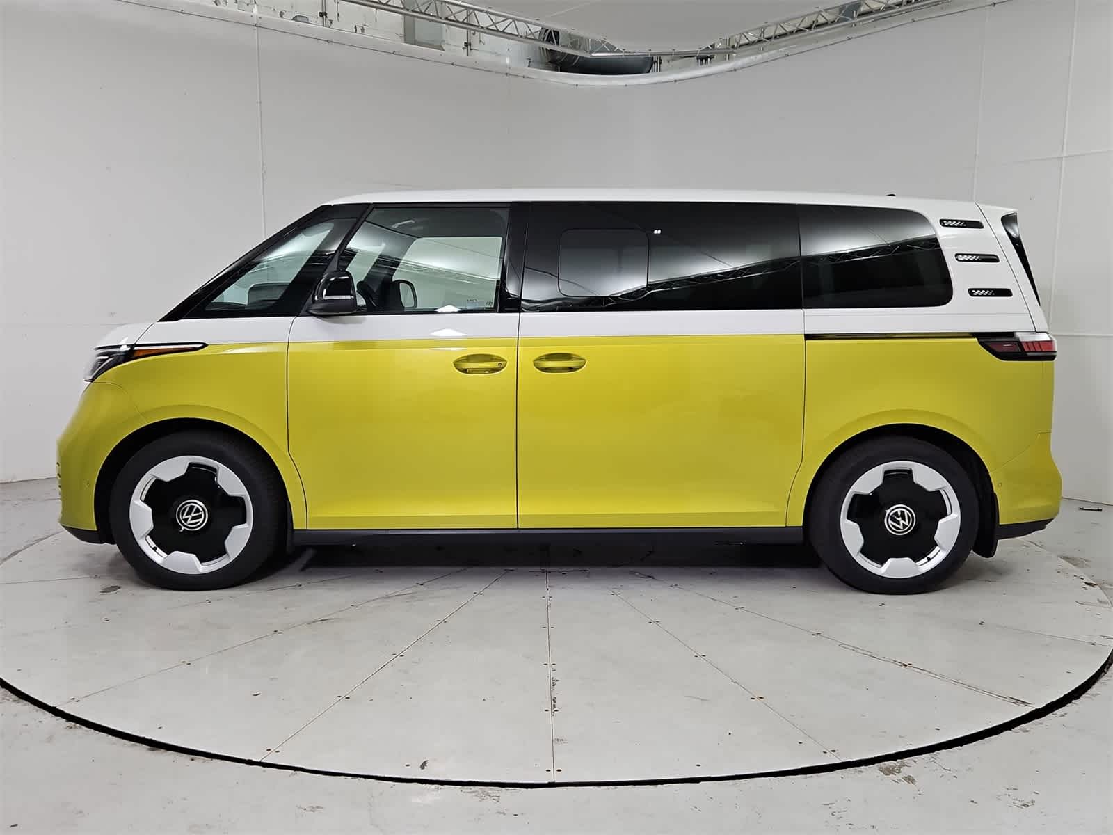 Thumbnail: 2025 Volkswagen ID.Buzz - 3