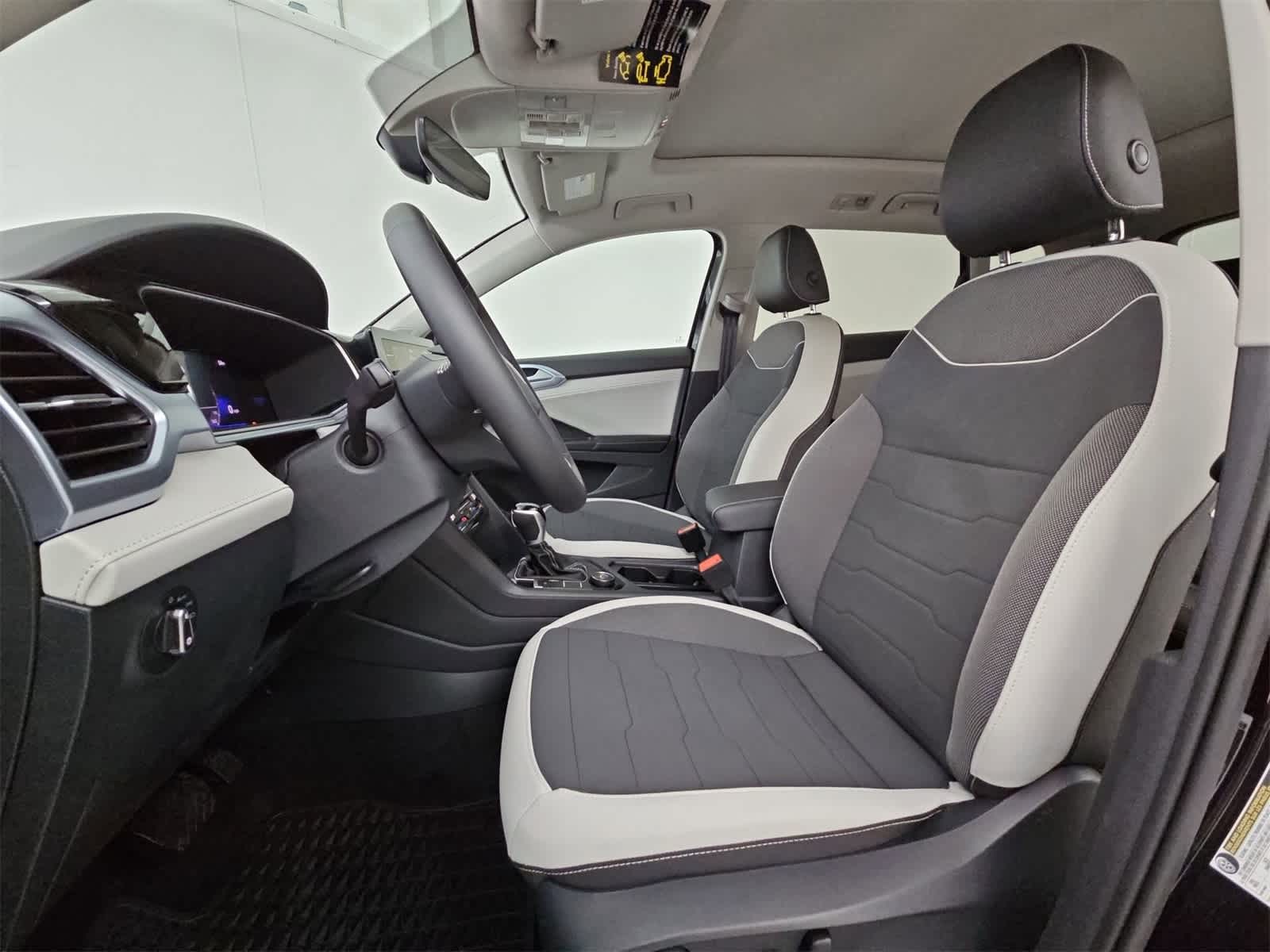 Thumbnail: 2025 Volkswagen Taos - 15