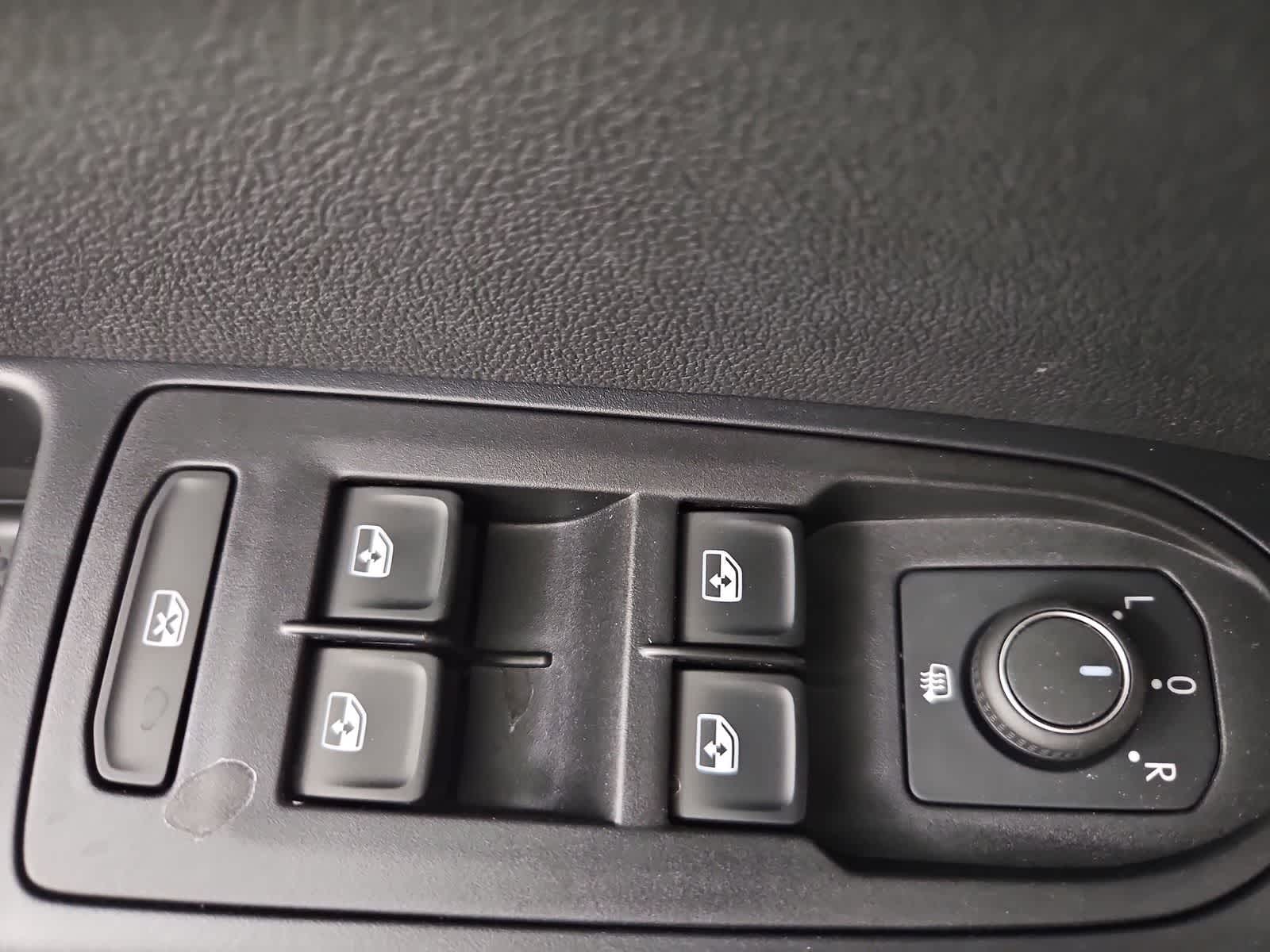 Thumbnail: 2025 Volkswagen Taos - 17