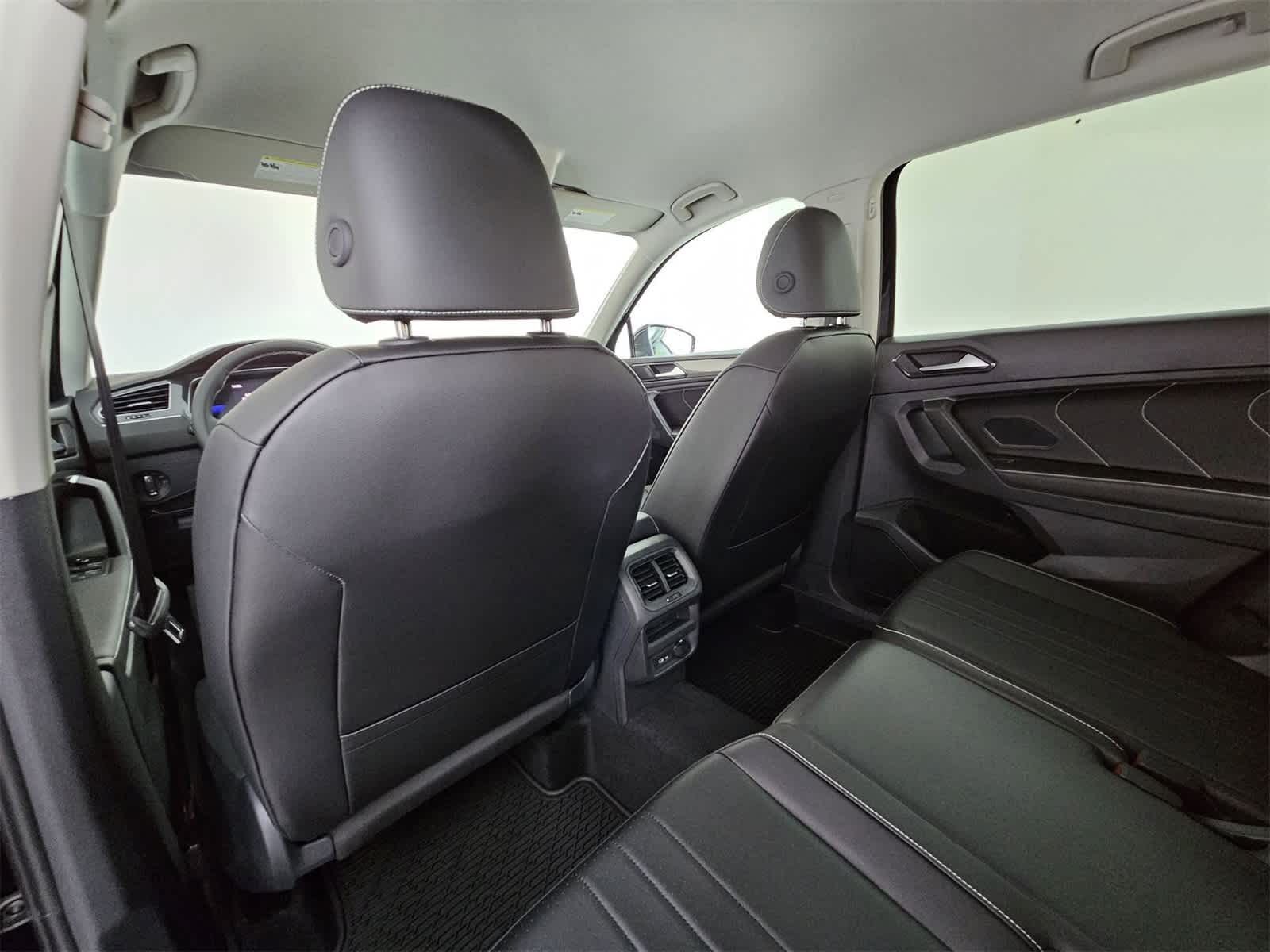 Thumbnail: 2024 Volkswagen Tiguan - 16