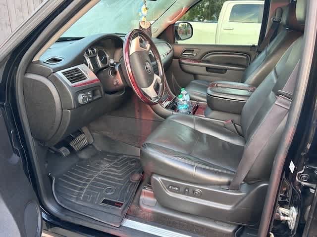 2014 Cadillac Escalade Base photo 3