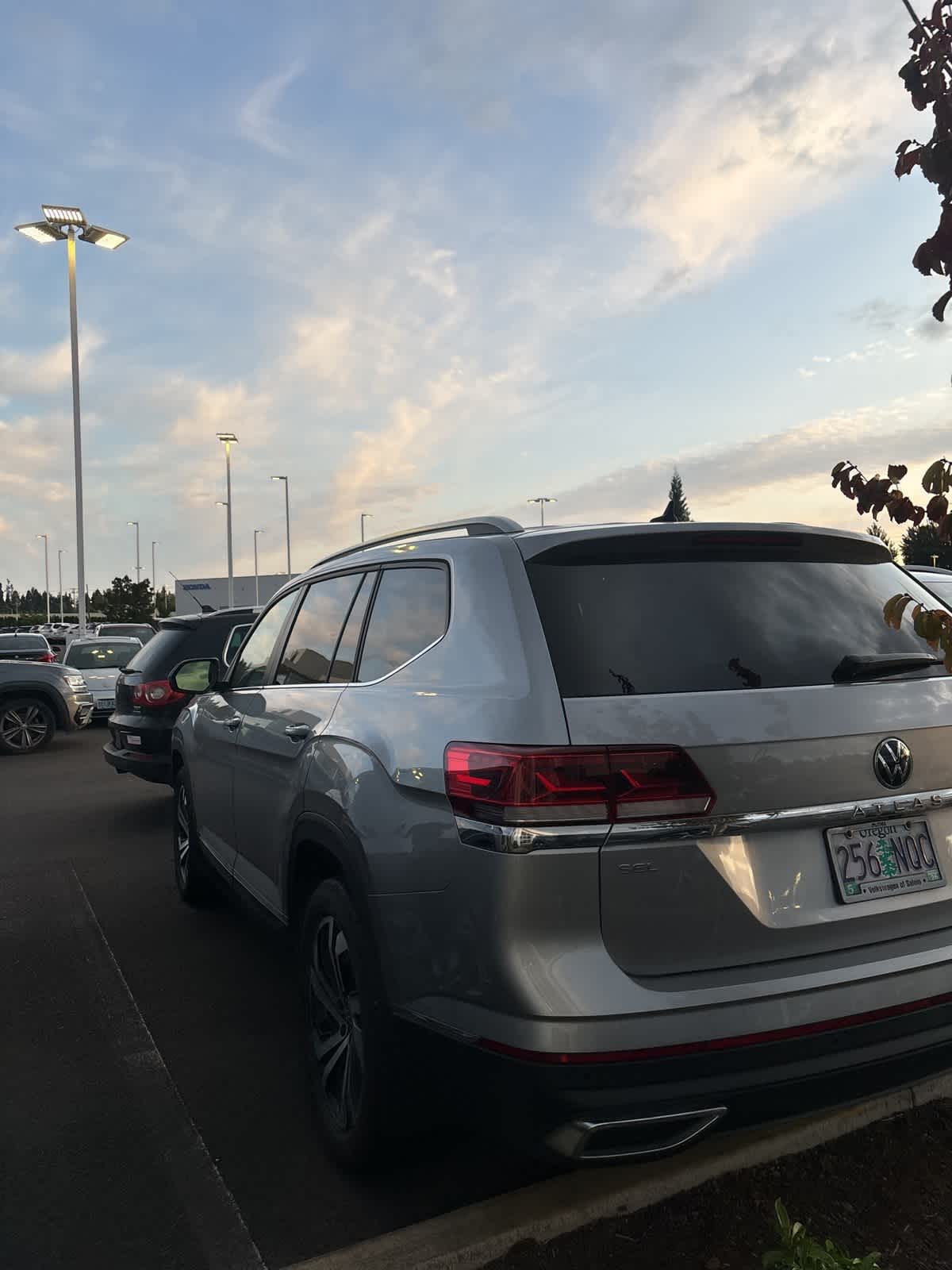 Thumbnail: 2022 Volkswagen Atlas - 3