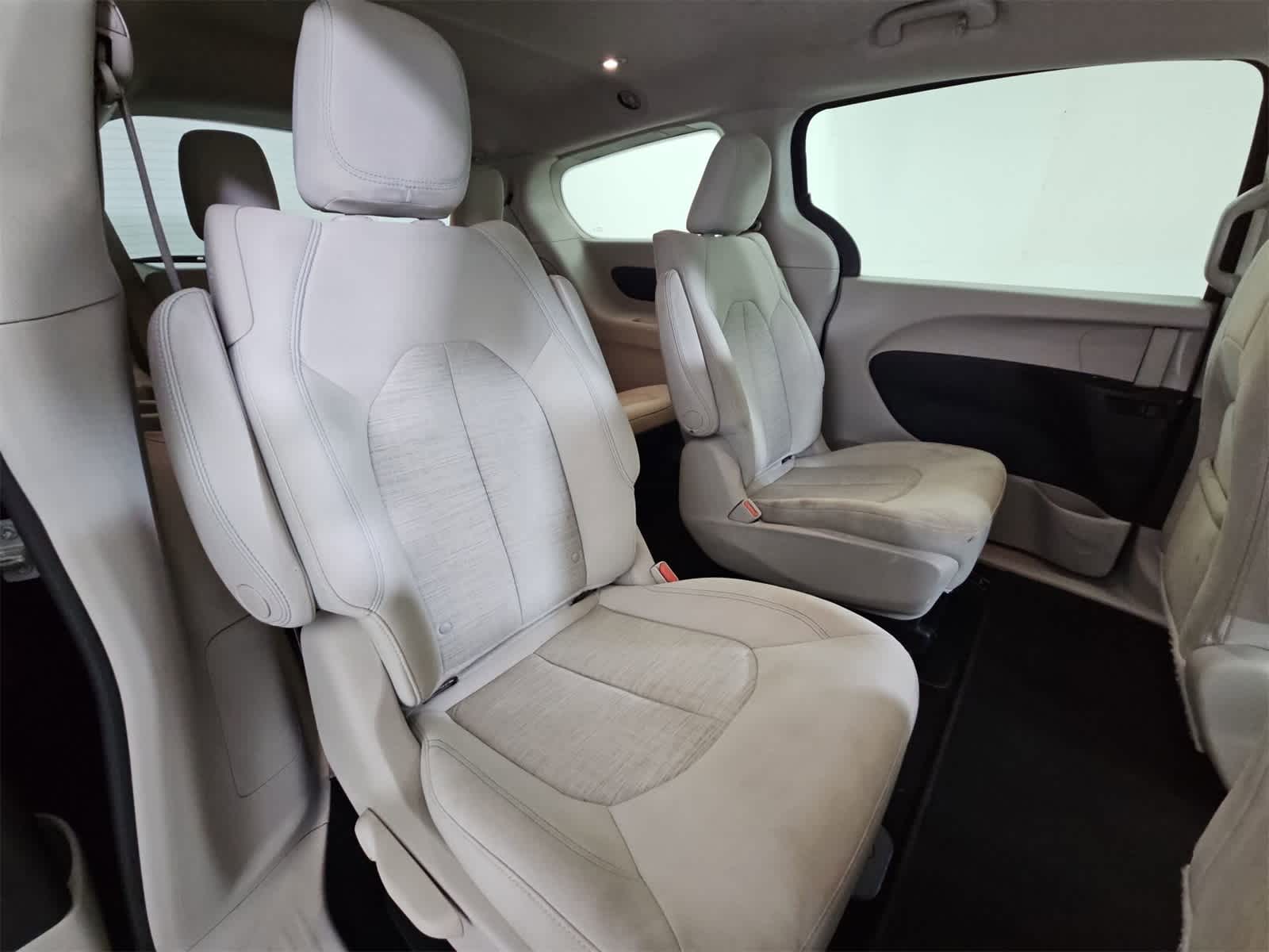 Thumbnail: 2018 Chrysler Pacifica - 20