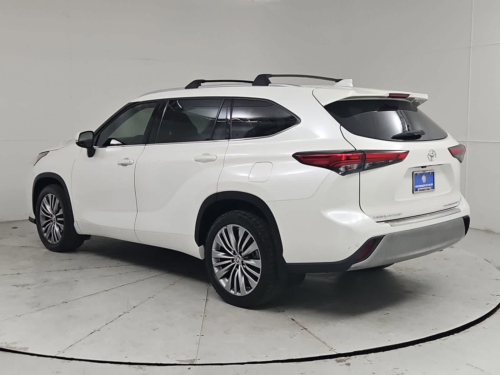Thumbnail: 2020 Toyota Highlander - 3