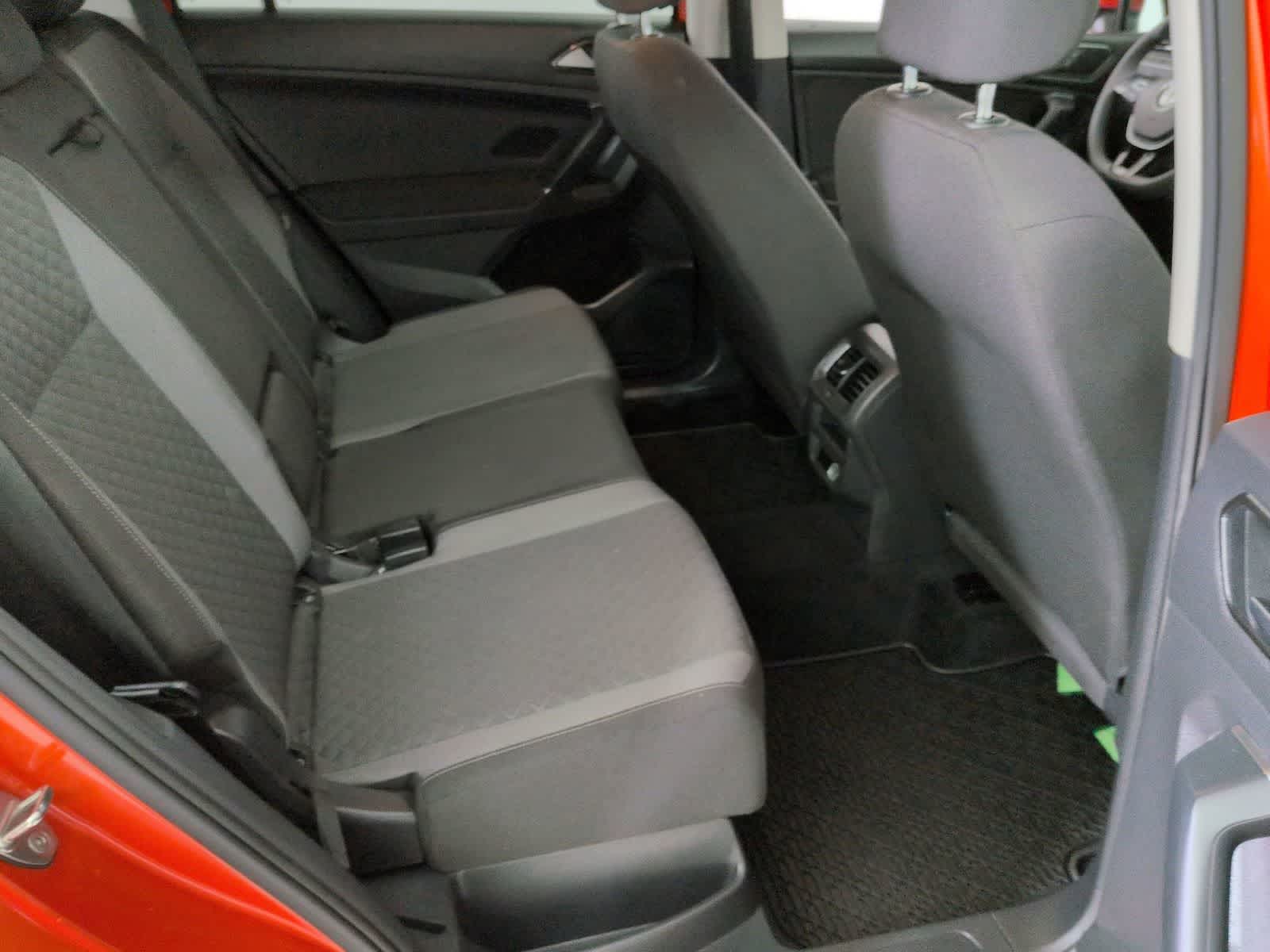 Thumbnail: 2018 Volkswagen Tiguan - 18