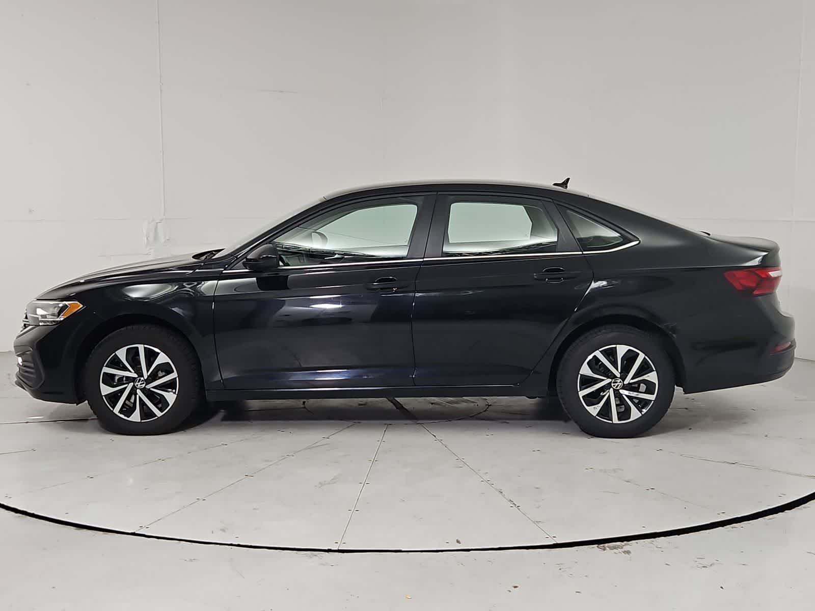 Thumbnail: 2024 Volkswagen Jetta - 3