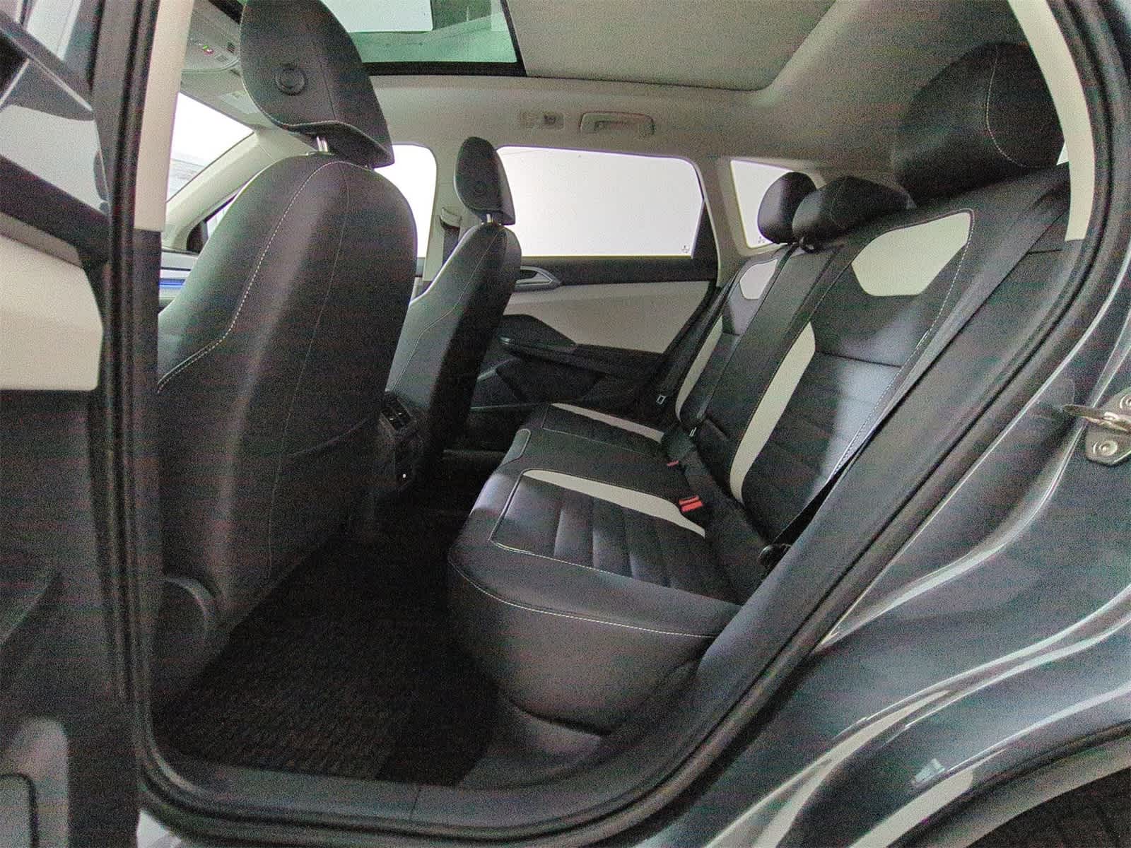 Thumbnail: 2025 Volkswagen Taos - 20