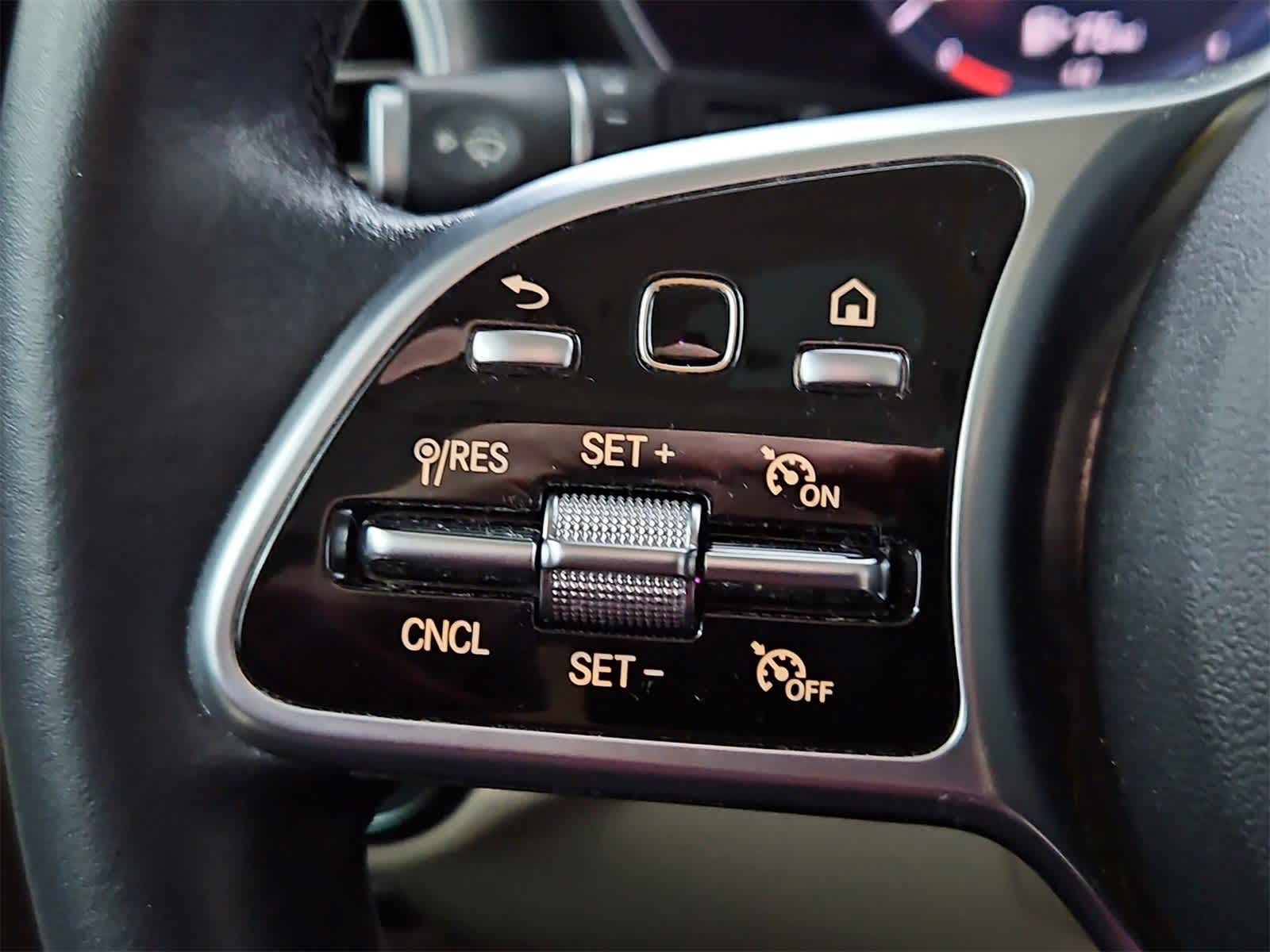 Thumbnail: 2022 Mercedes-Benz GLC - 25