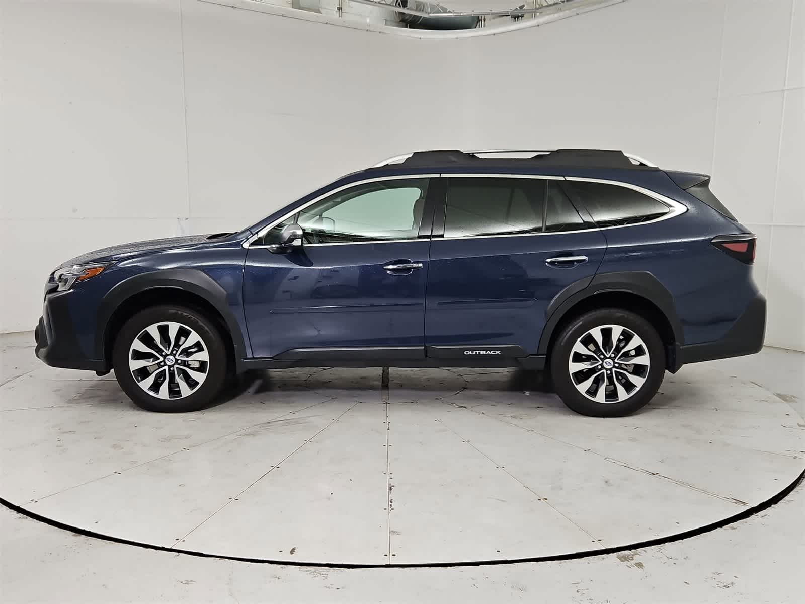 2023 Subaru Outback Touring photo 2