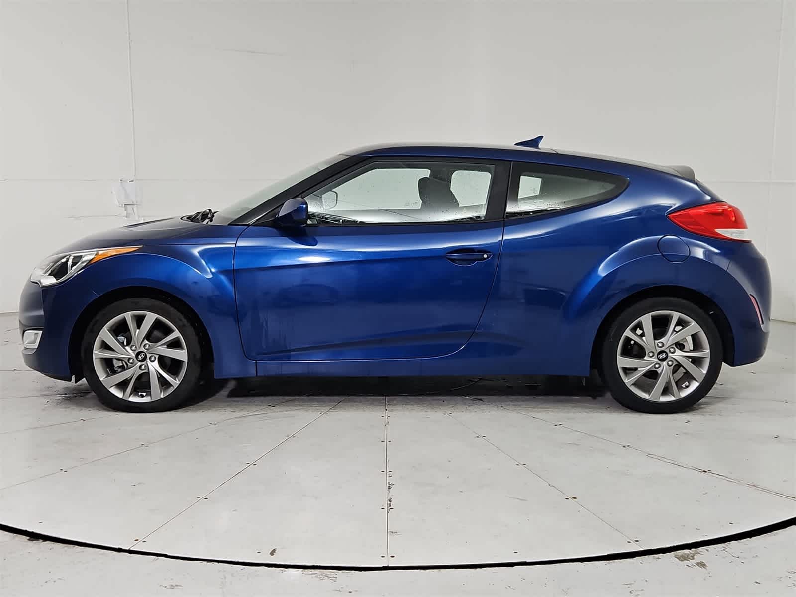 Thumbnail: 2017 Hyundai Veloster - 3