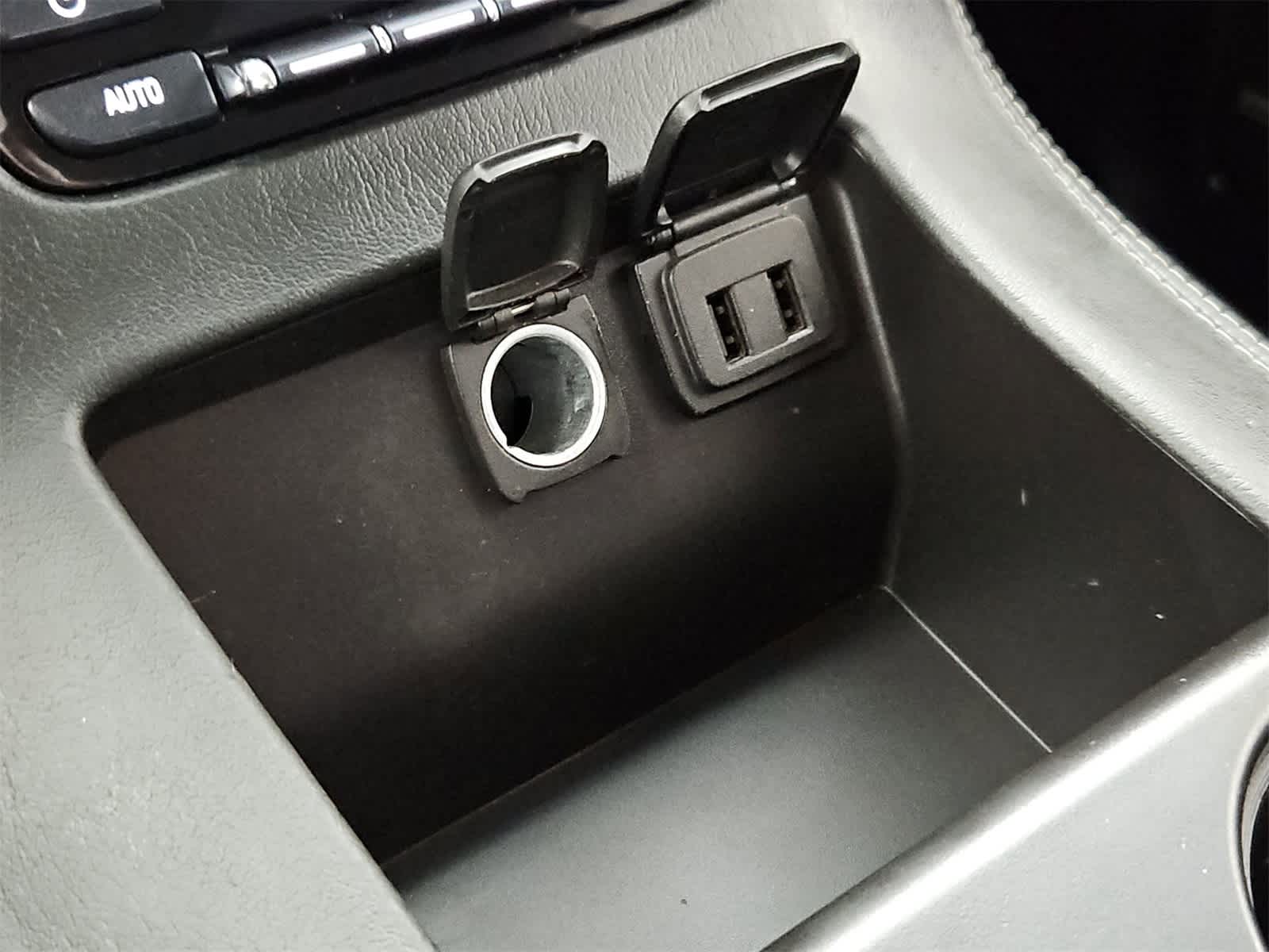 Thumbnail: 2017 GMC Yukon XL - 31