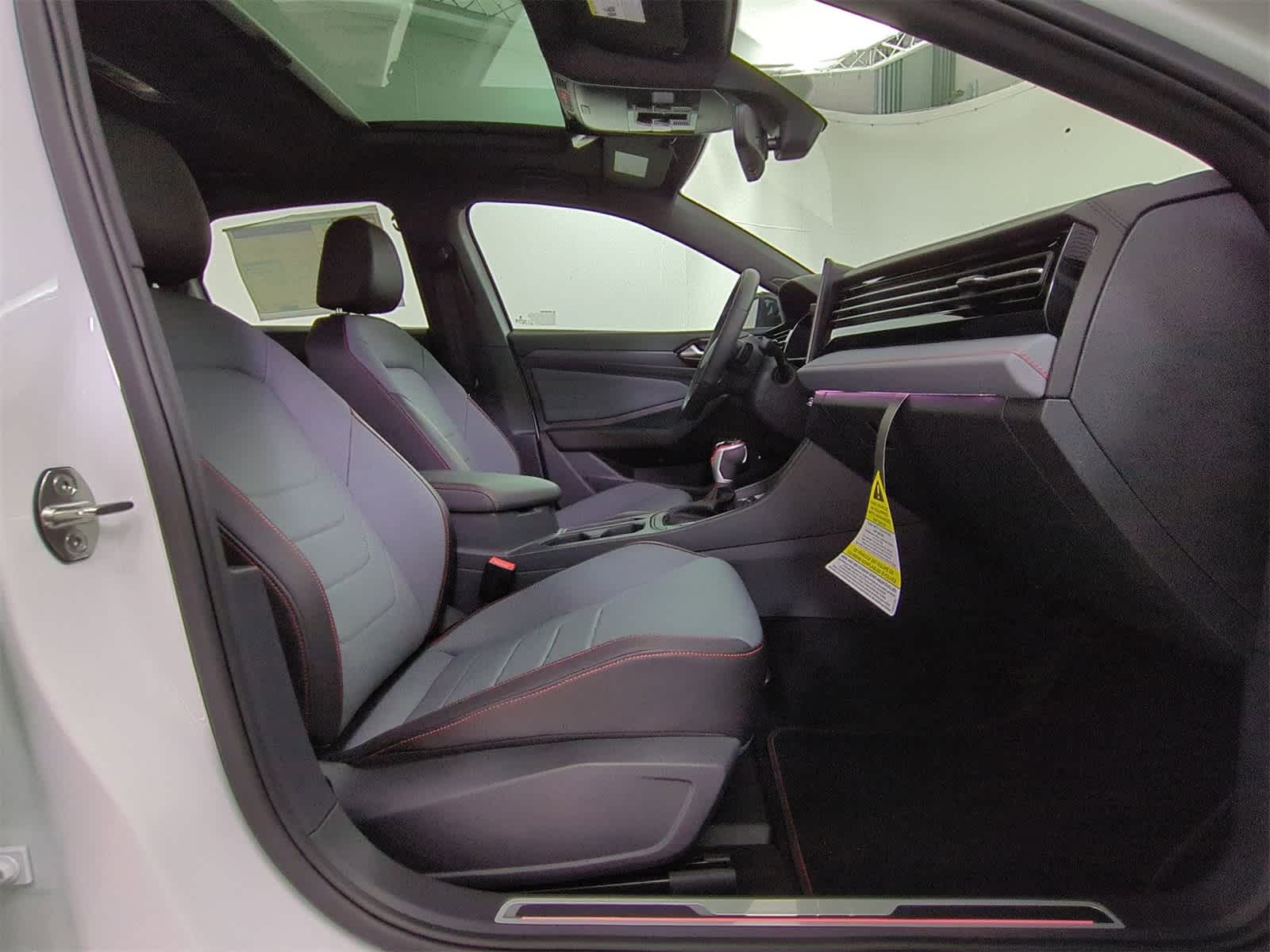 Thumbnail: 2025 Volkswagen Jetta - 22