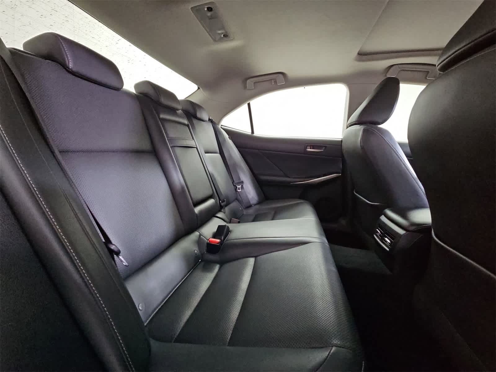 Thumbnail: 2018 Lexus IS - 21