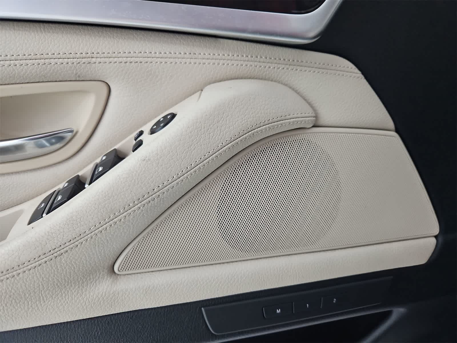 Thumbnail: 2011 BMW 5 Series - 32