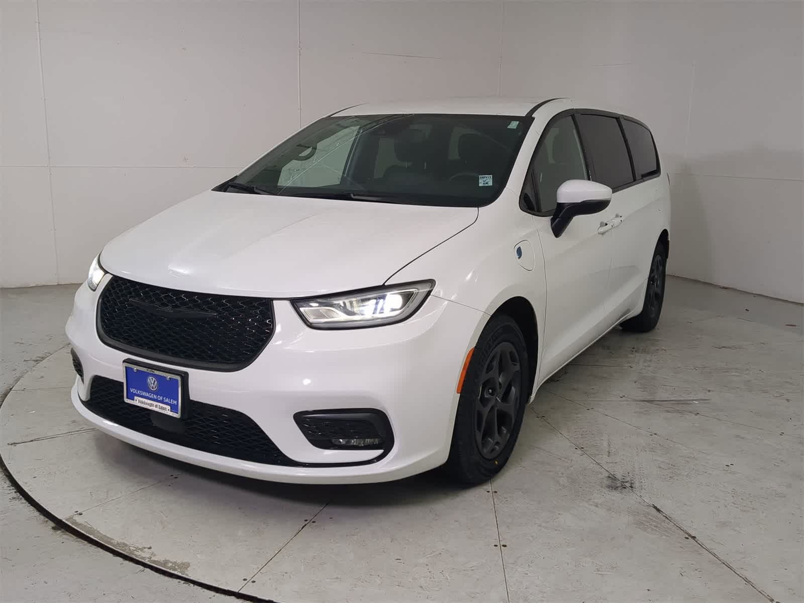 Thumbnail: 2023 Chrysler Pacifica - 1