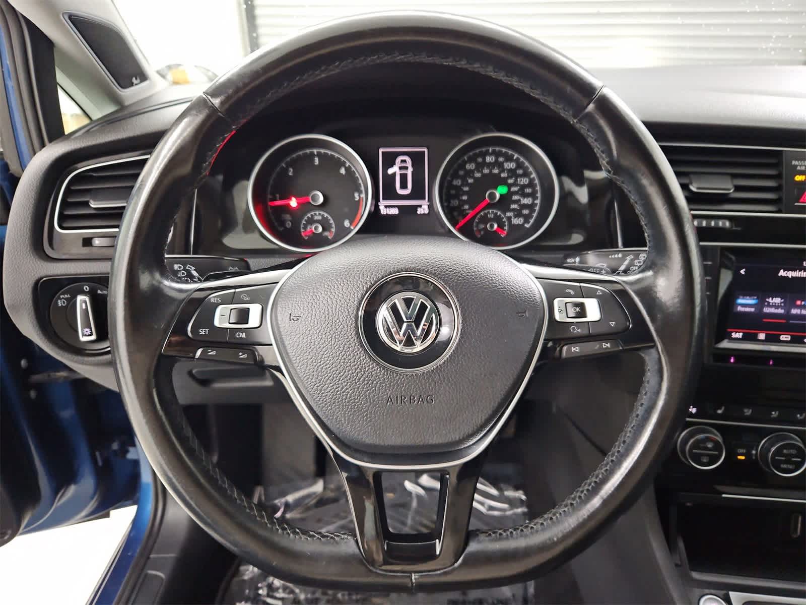 2015 Volkswagen e-Golf SE 24