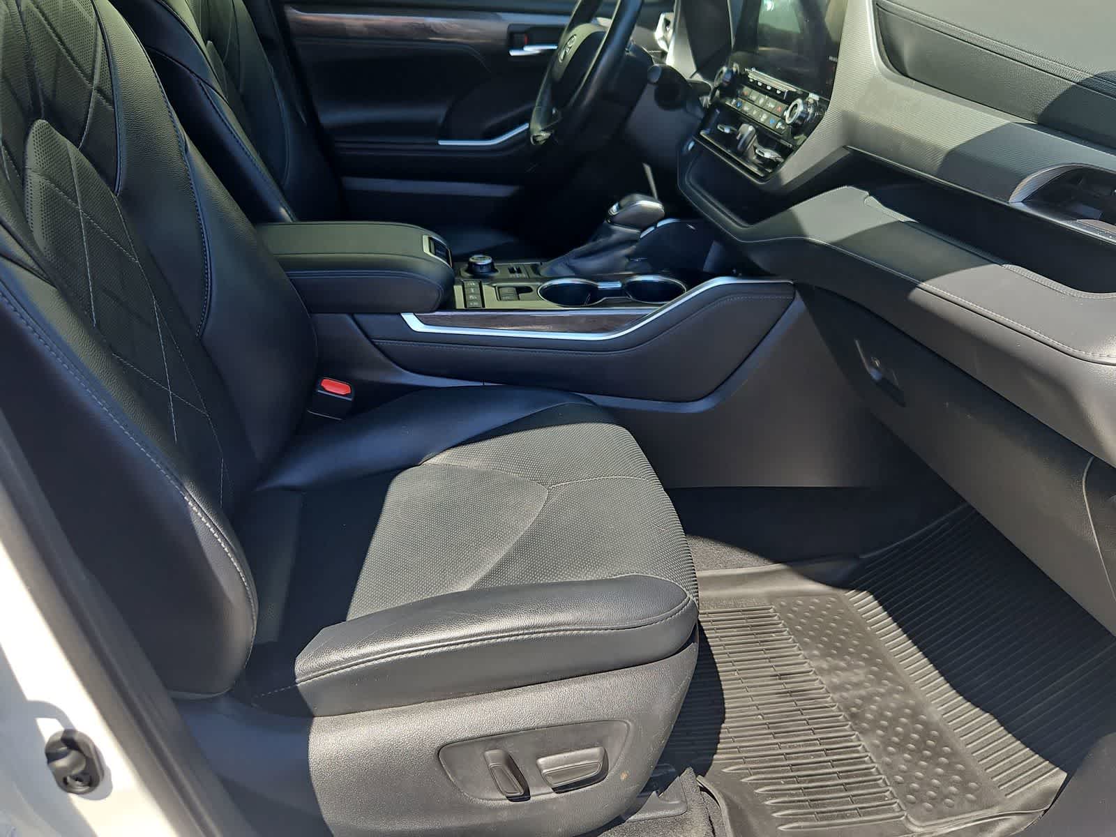 Thumbnail: 2020 Toyota Highlander - 20