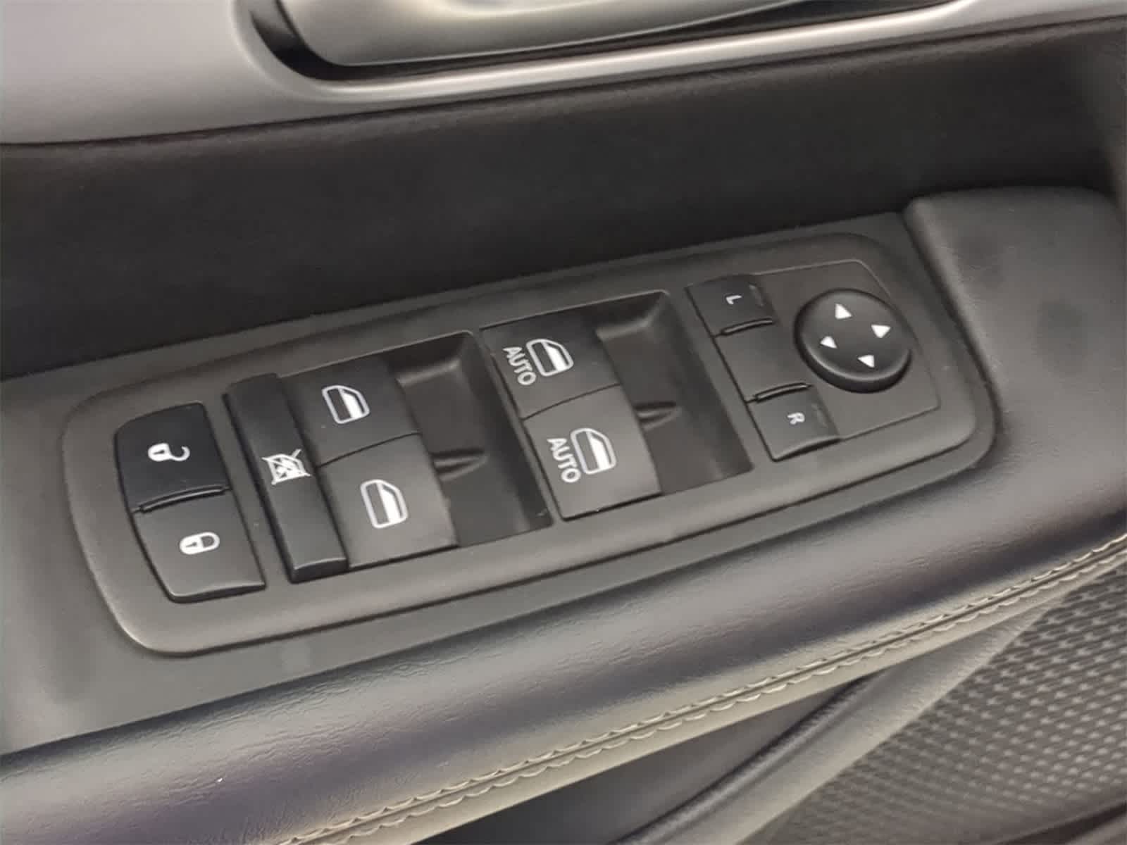 Thumbnail: 2023 Chrysler Pacifica - 16