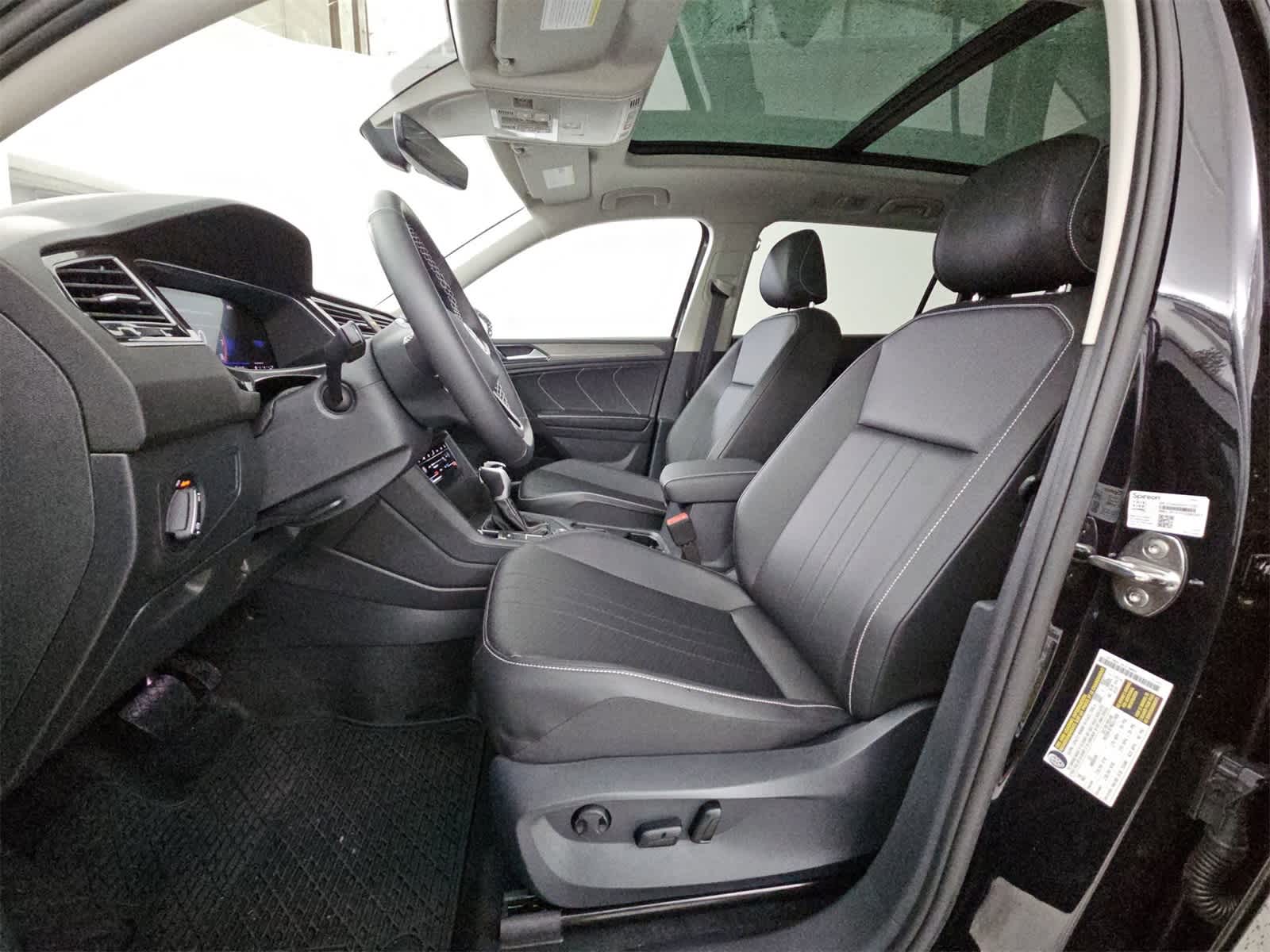 Thumbnail: 2024 Volkswagen Tiguan - 15