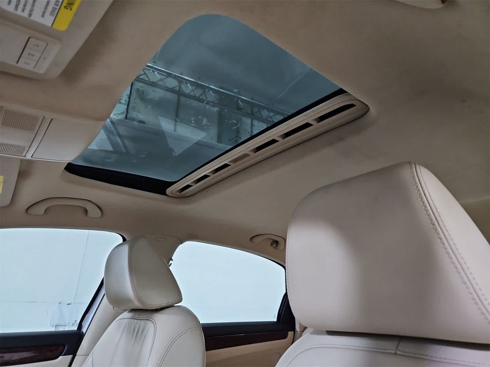 Thumbnail: 2013 Volkswagen Passat - 19