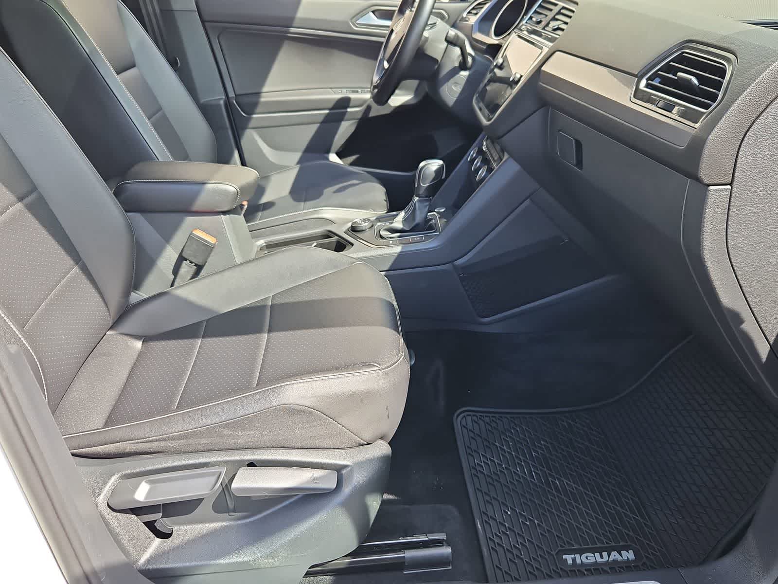 Thumbnail: 2021 Volkswagen Tiguan - 22