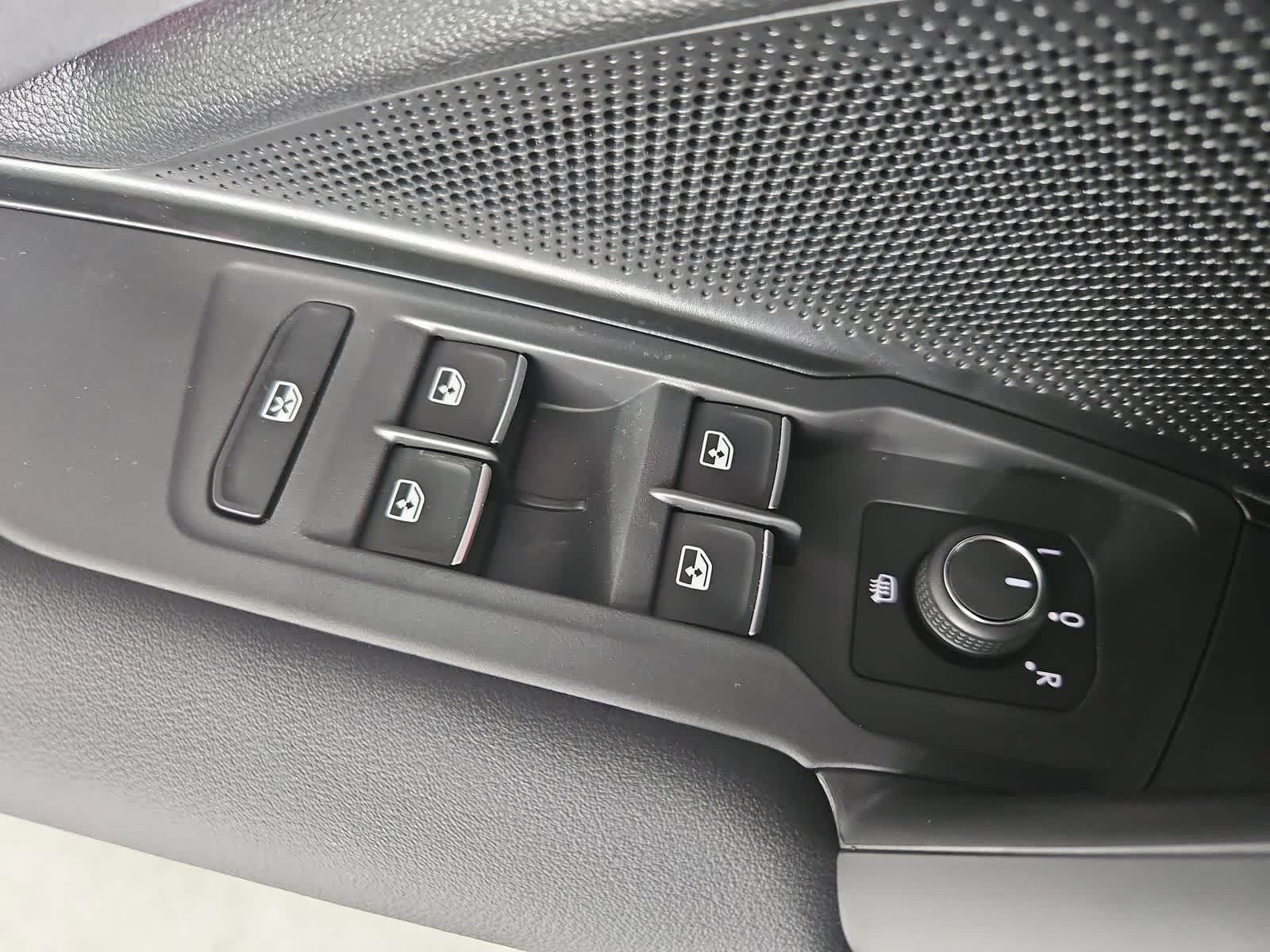 Thumbnail: 2026 Volkswagen Tiguan - 16