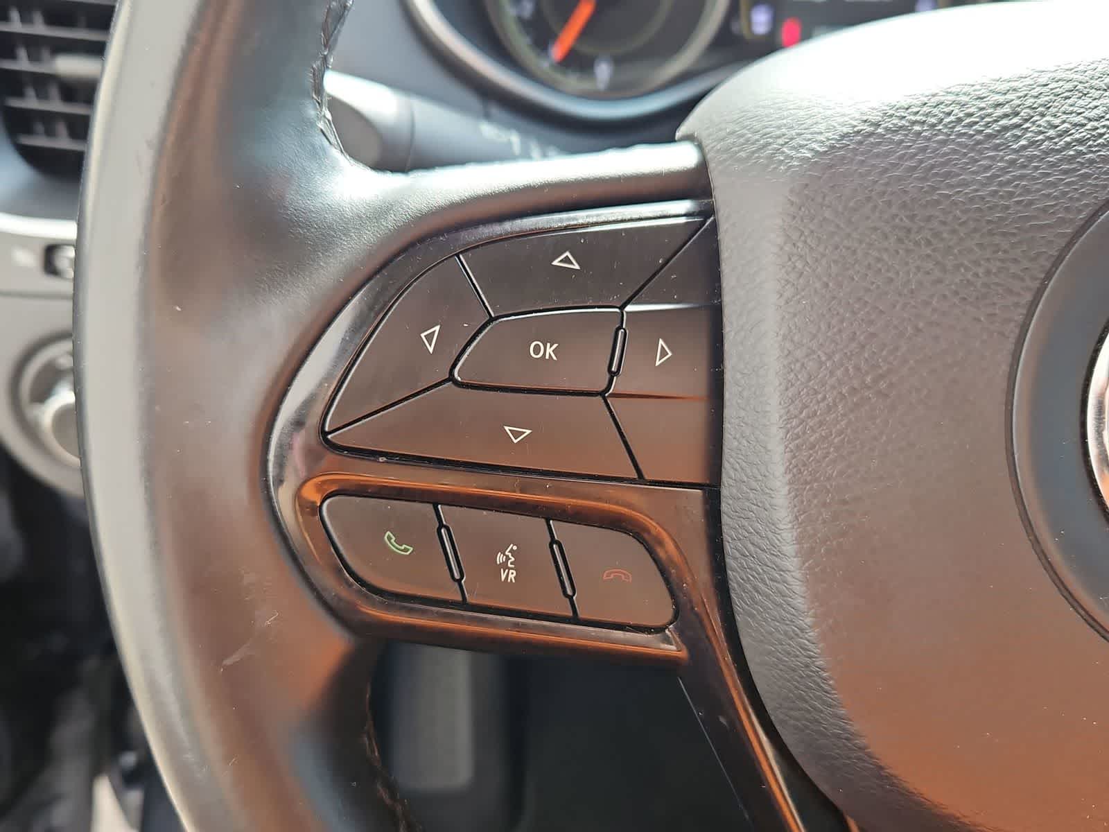 Thumbnail: 2019 Jeep Cherokee - 23