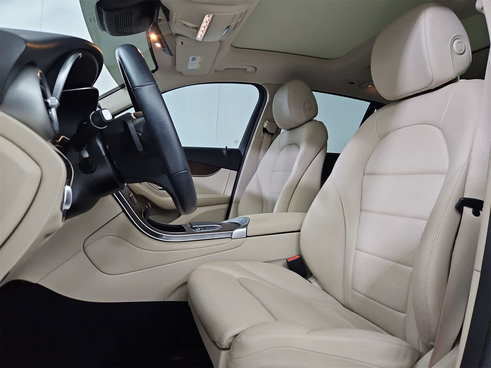 Thumbnail: 2022 Mercedes-Benz GLC - 16