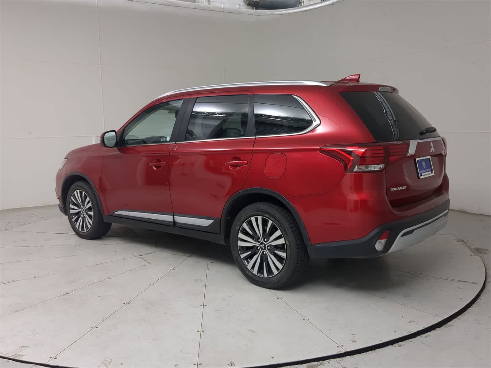 Thumbnail: 2020 Mitsubishi Outlander - 4