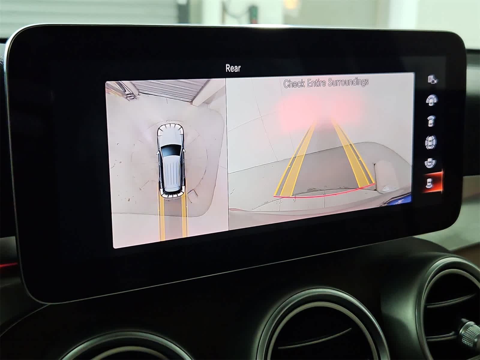 Thumbnail: 2022 Mercedes-Benz GLC - 31