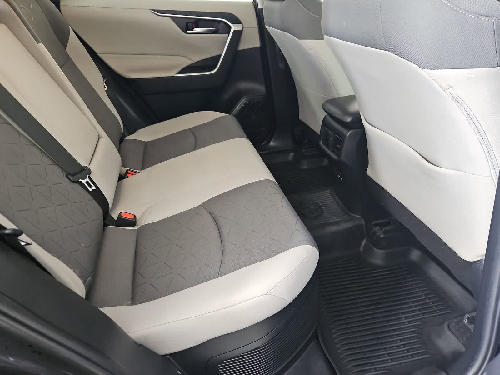 Thumbnail: 2020 Toyota RAV4 - 21