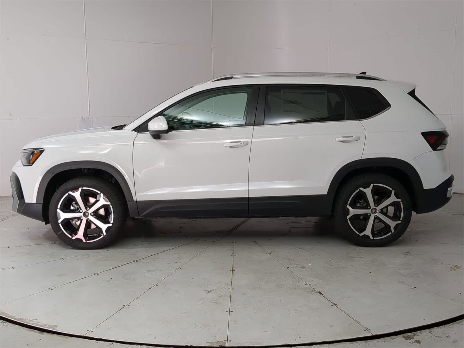 2025 Volkswagen Taos SEL photo 3