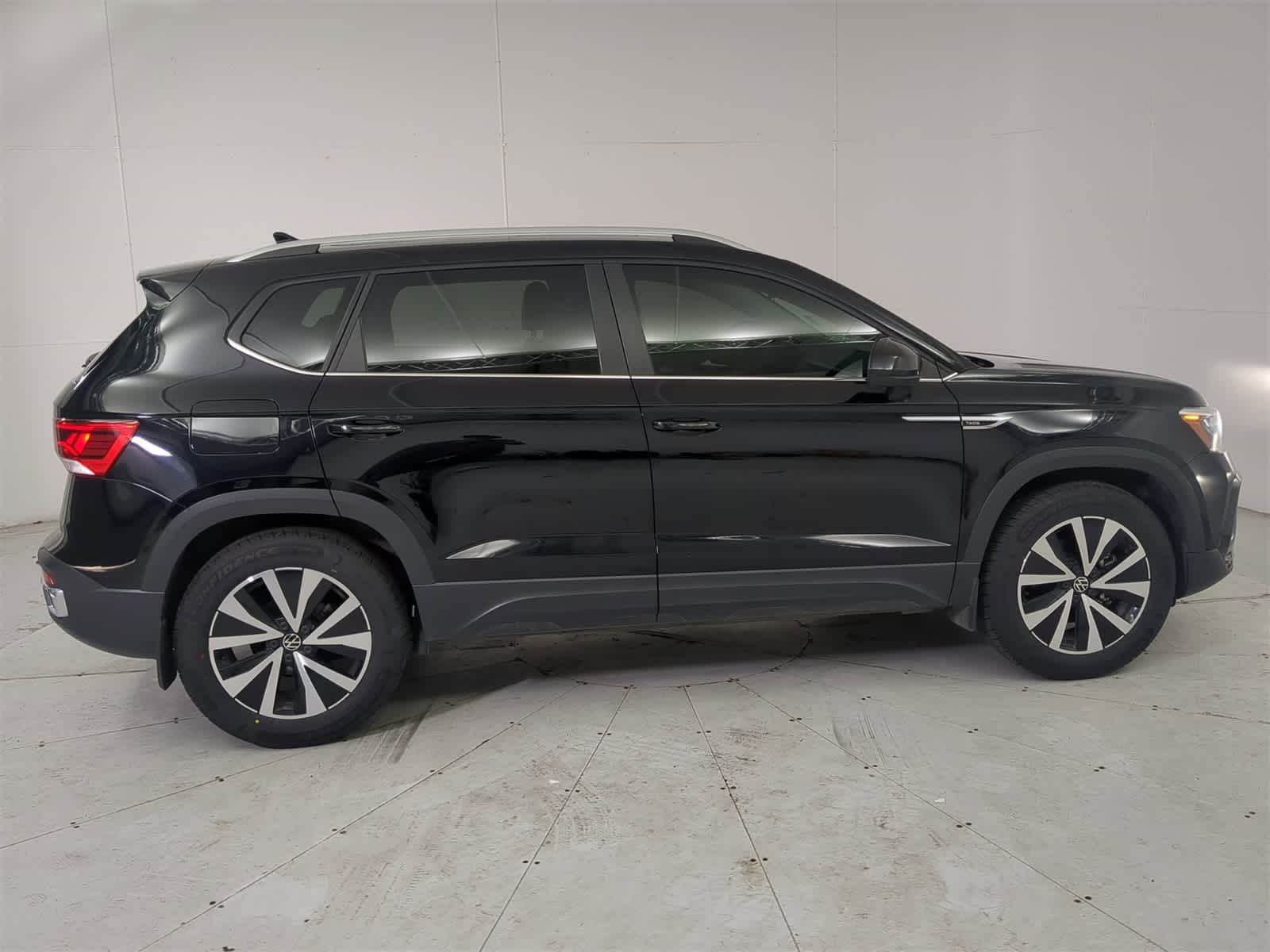 Thumbnail: 2023 Volkswagen Taos - 7