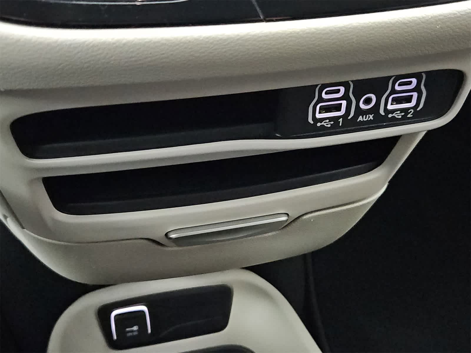 Thumbnail: 2024 Chrysler Pacifica - 31